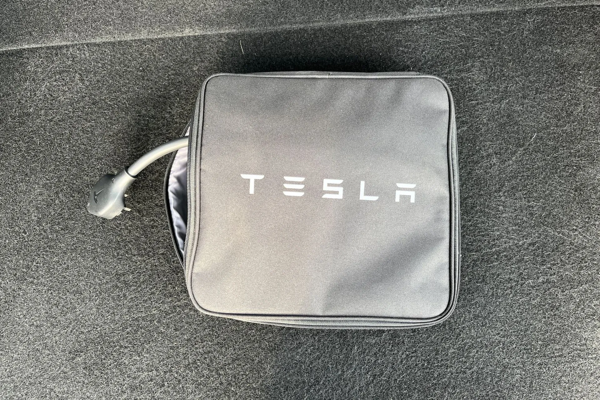 TESLA MODEL Y thumbnail image number 21