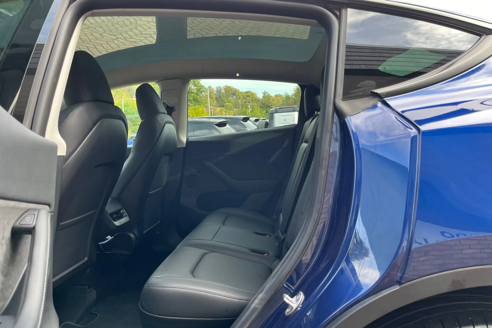 TESLA MODEL Y thumbnail image number 29