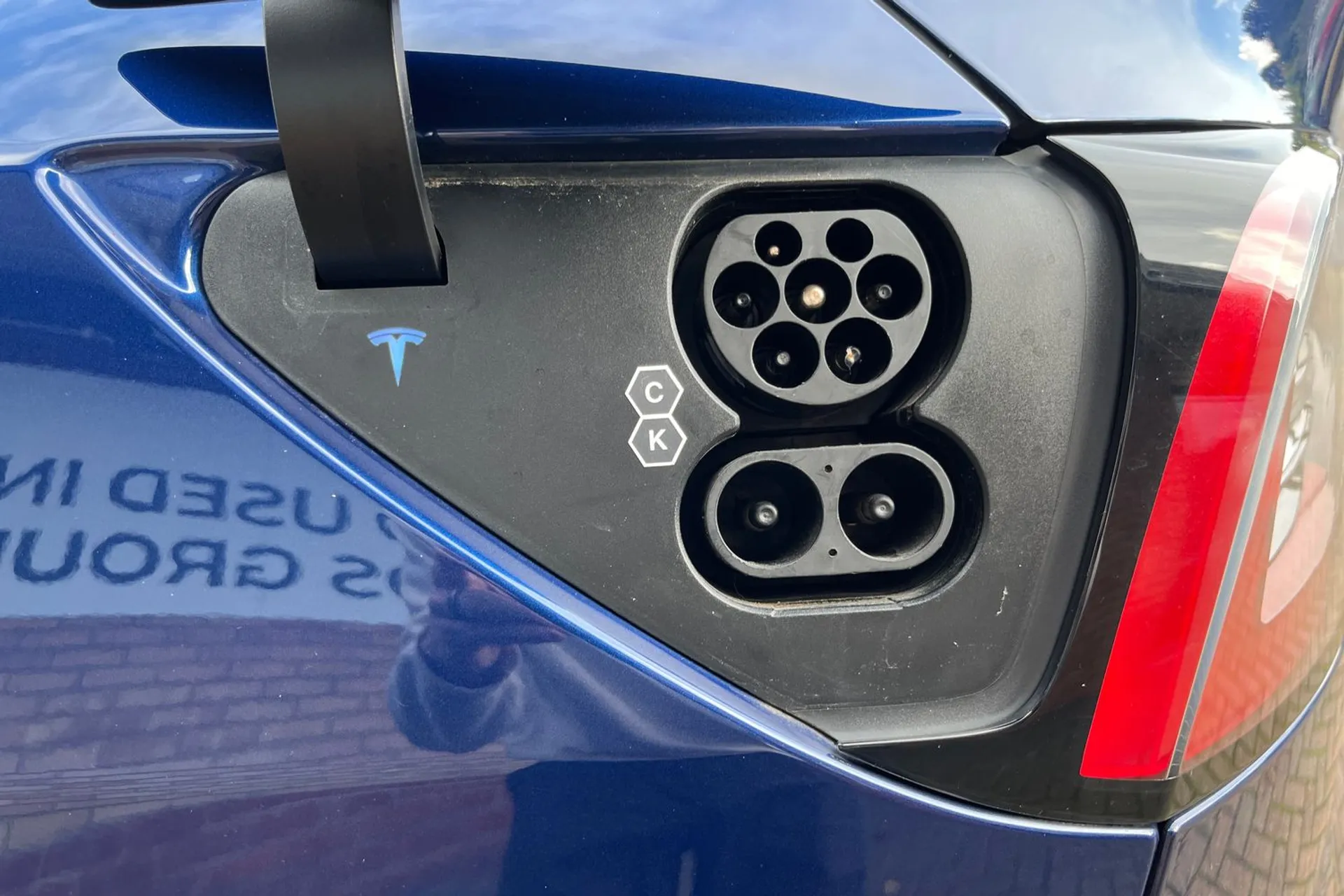 TESLA MODEL Y thumbnail image number 25