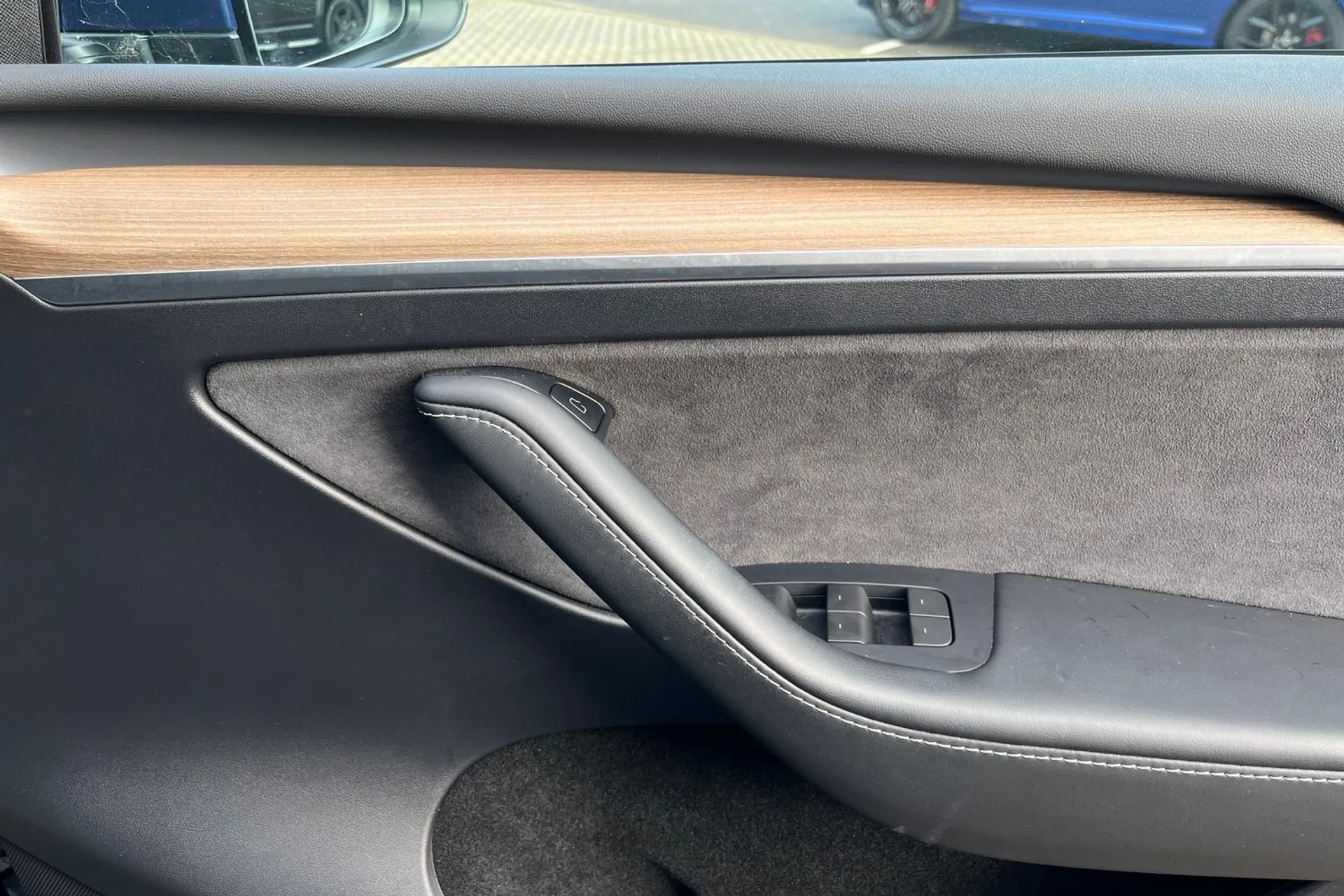 TESLA MODEL Y thumbnail image number 36