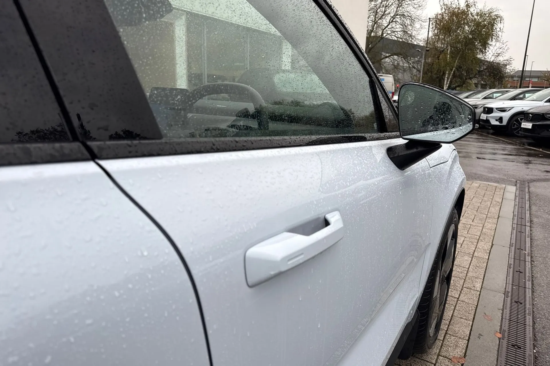 Volvo EX30 thumbnail image number 17