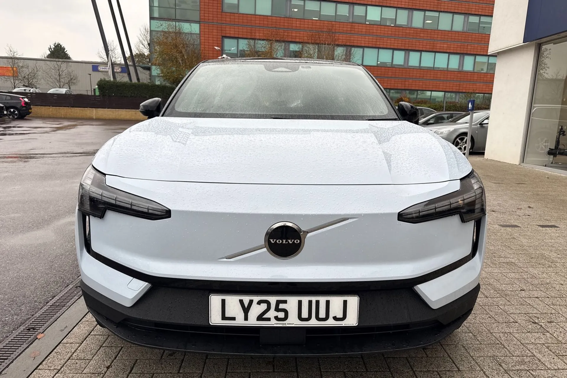 Volvo EX30 thumbnail image number 13