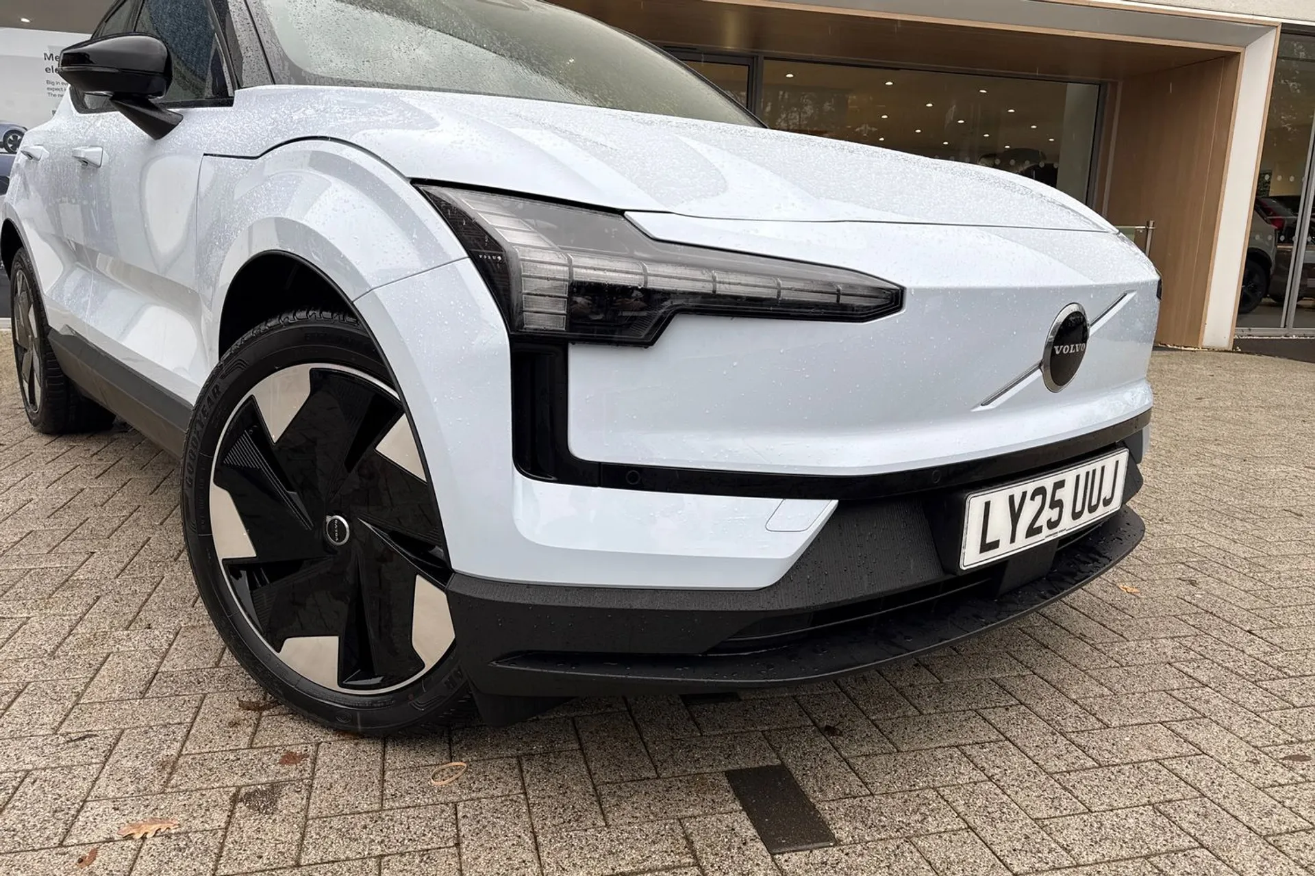 Volvo EX30 thumbnail image number 7