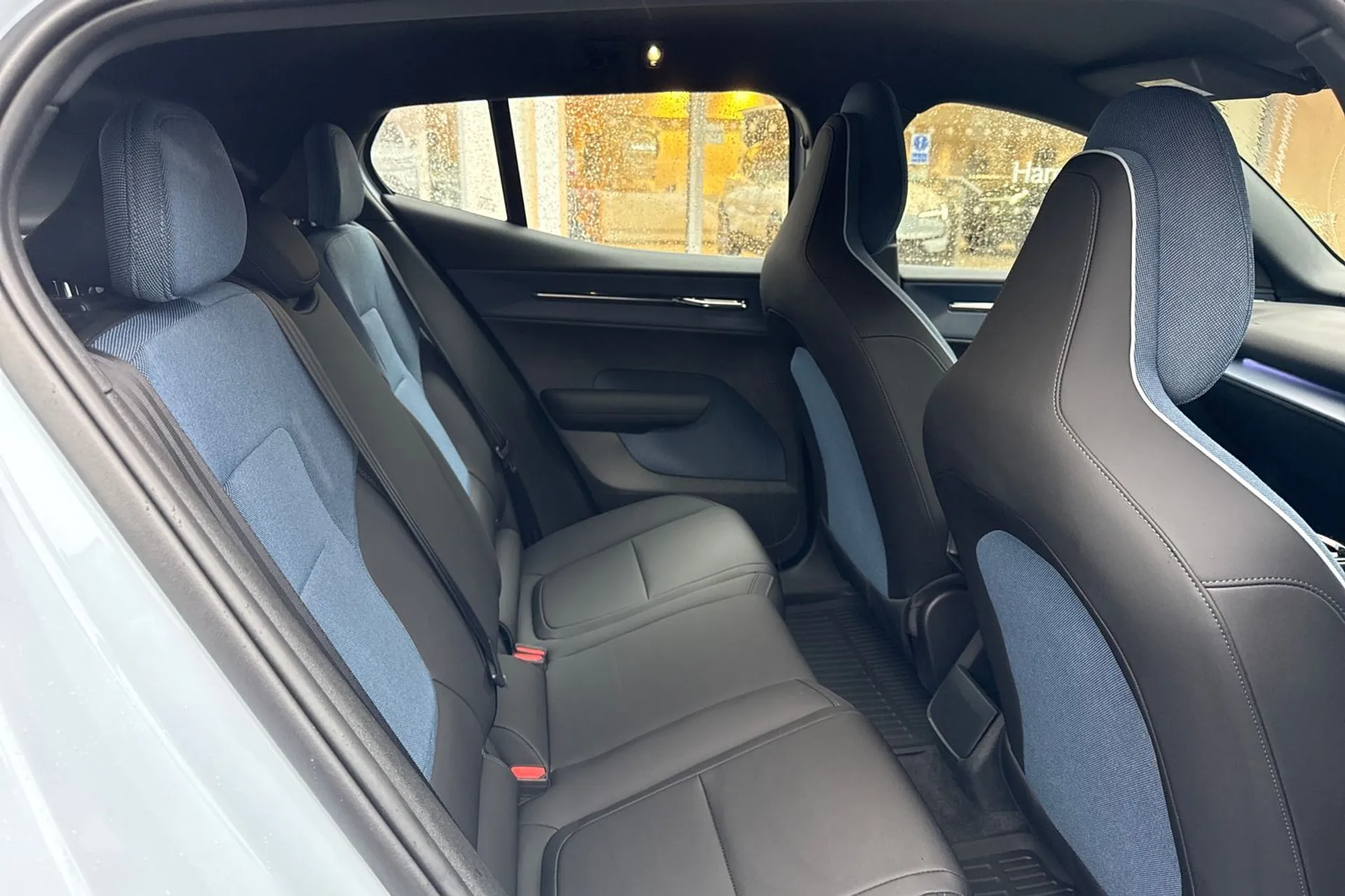 Volvo EX30 thumbnail image number 23