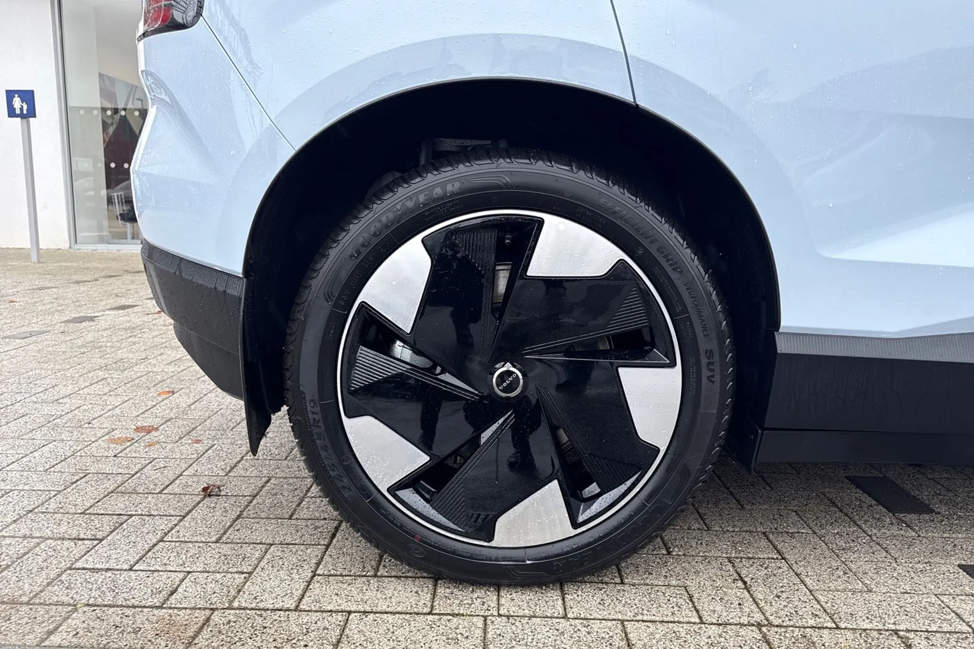 Volvo EX30 thumbnail image number 14