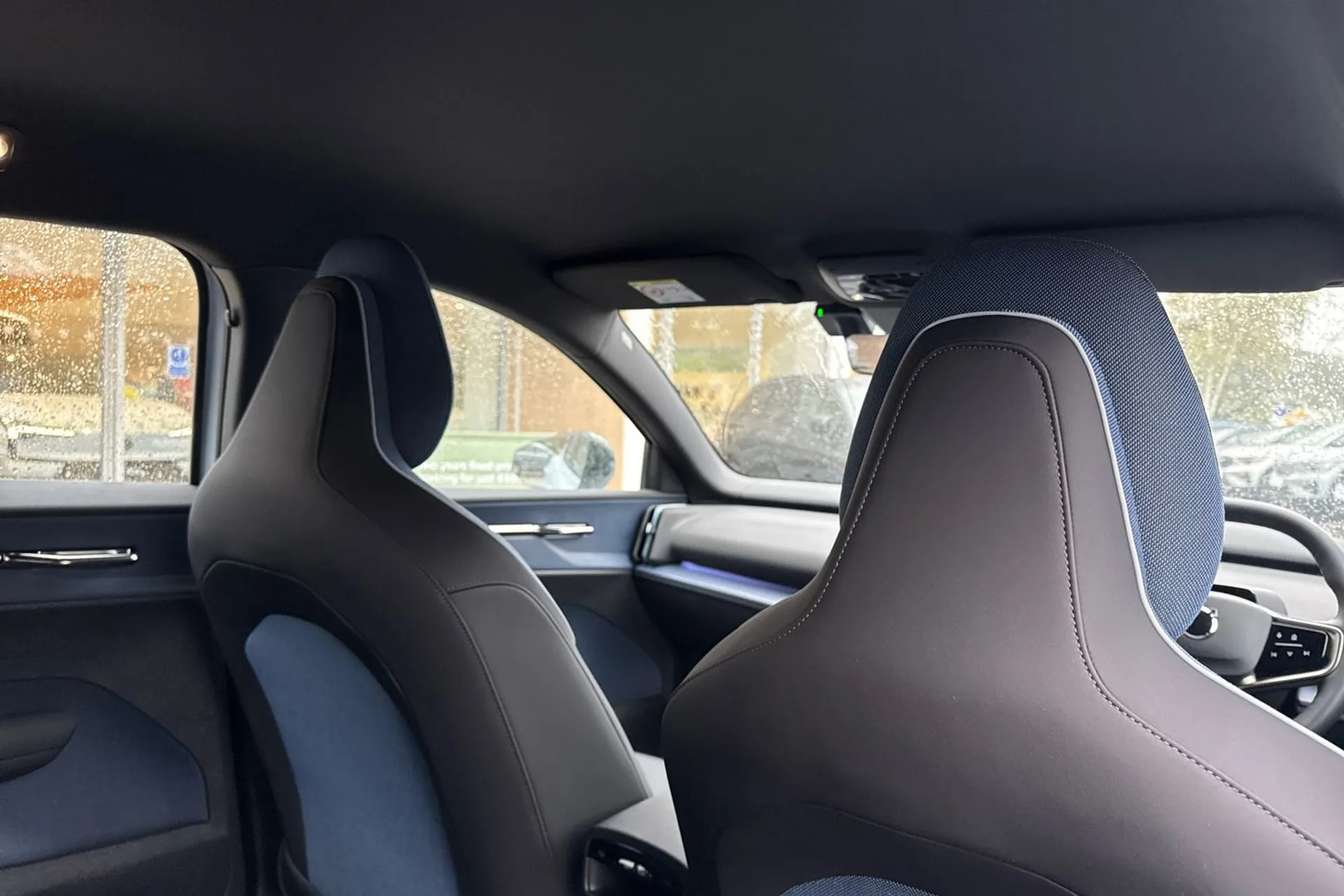 Volvo EX30 thumbnail image number 24