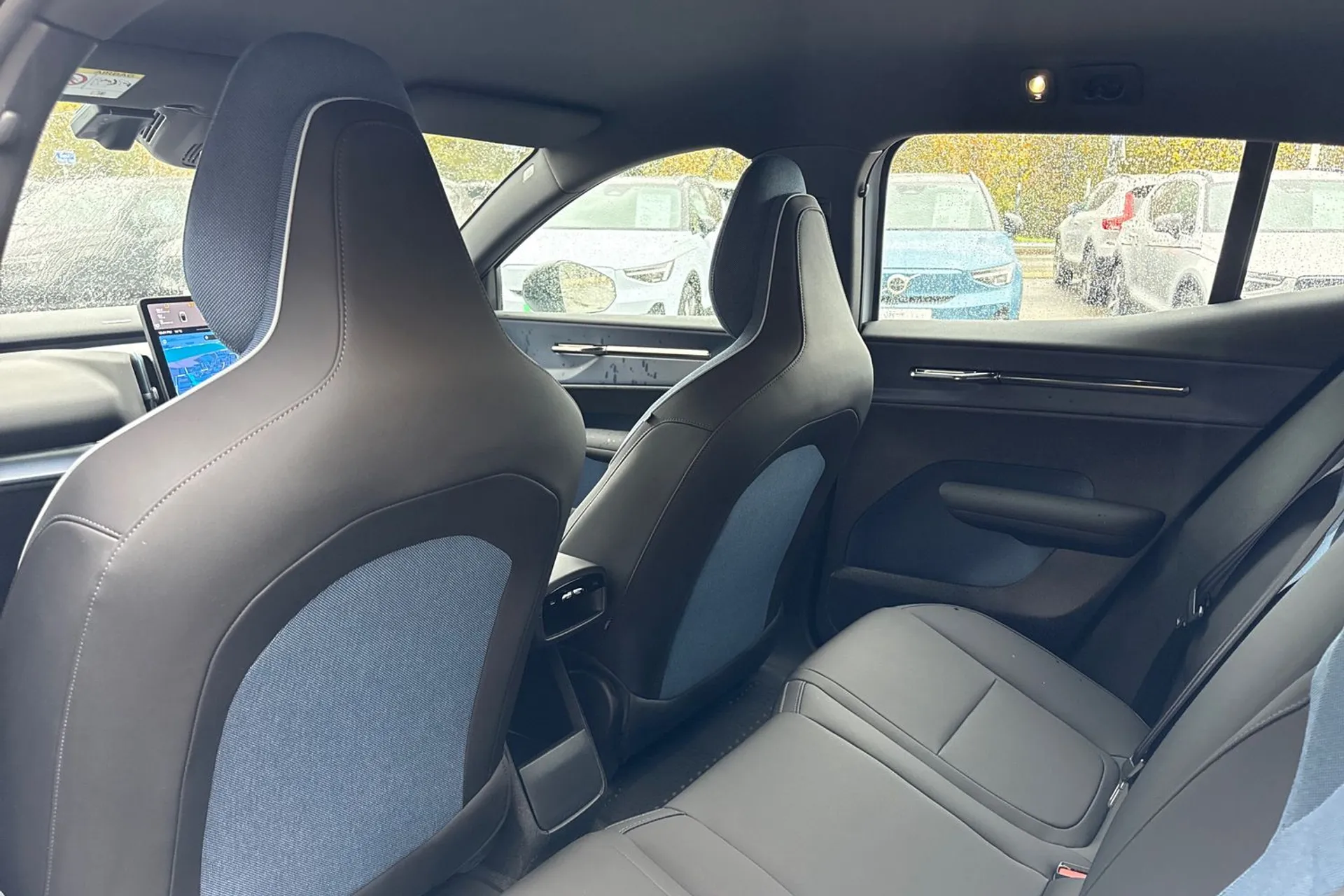 Volvo EX30 thumbnail image number 31