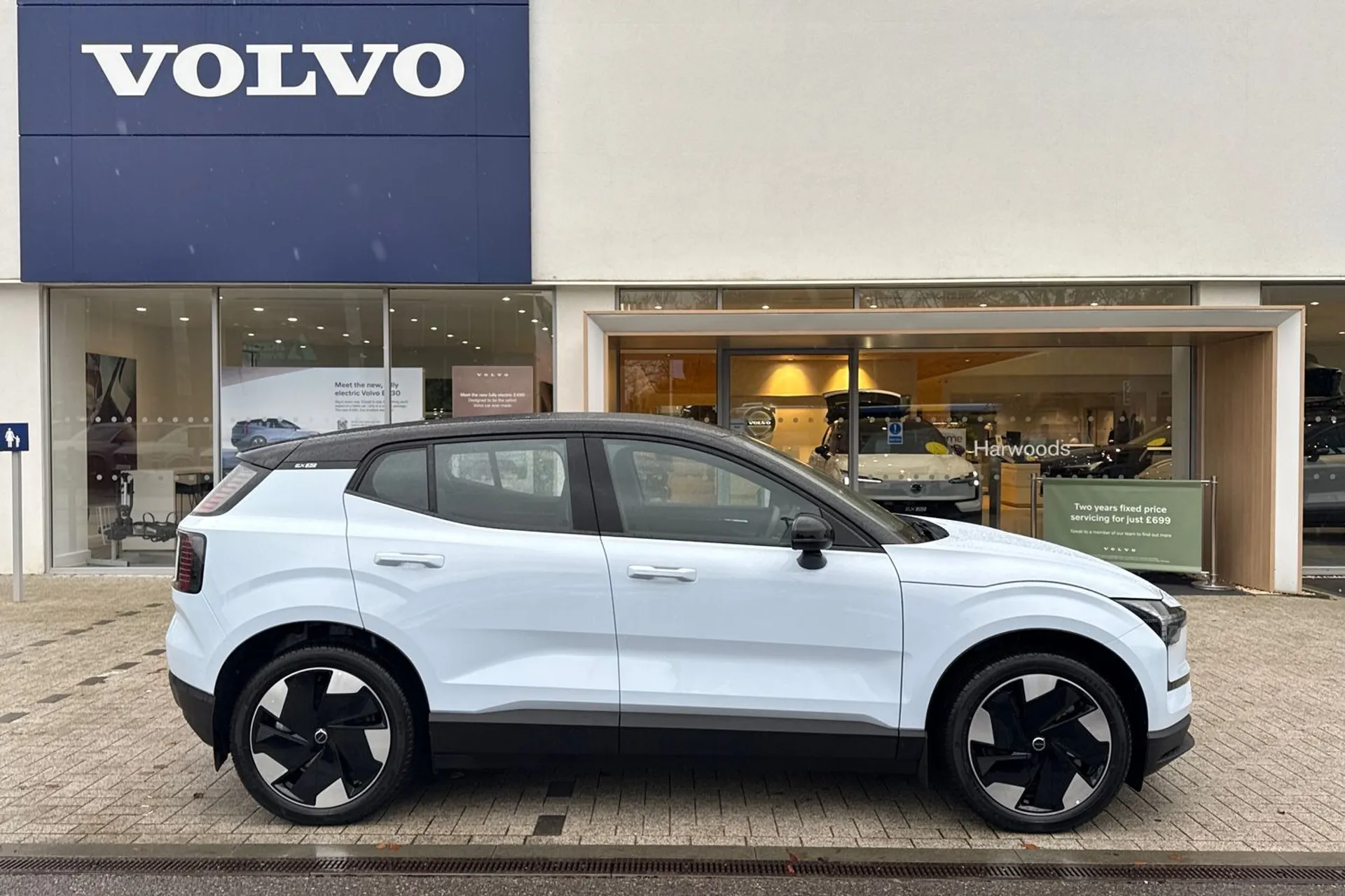 Volvo EX30 thumbnail image number 2