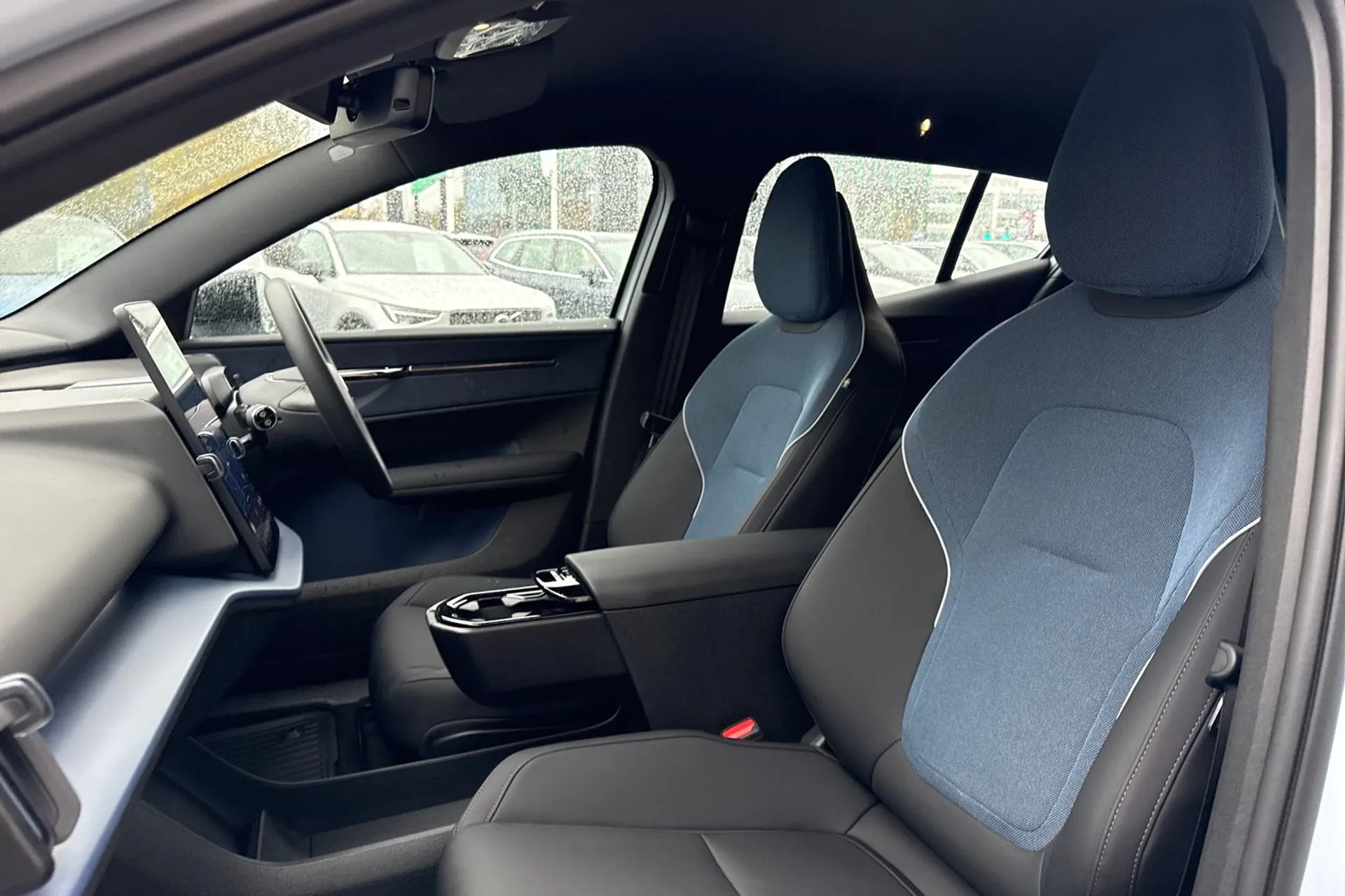 Volvo EX30 thumbnail image number 28