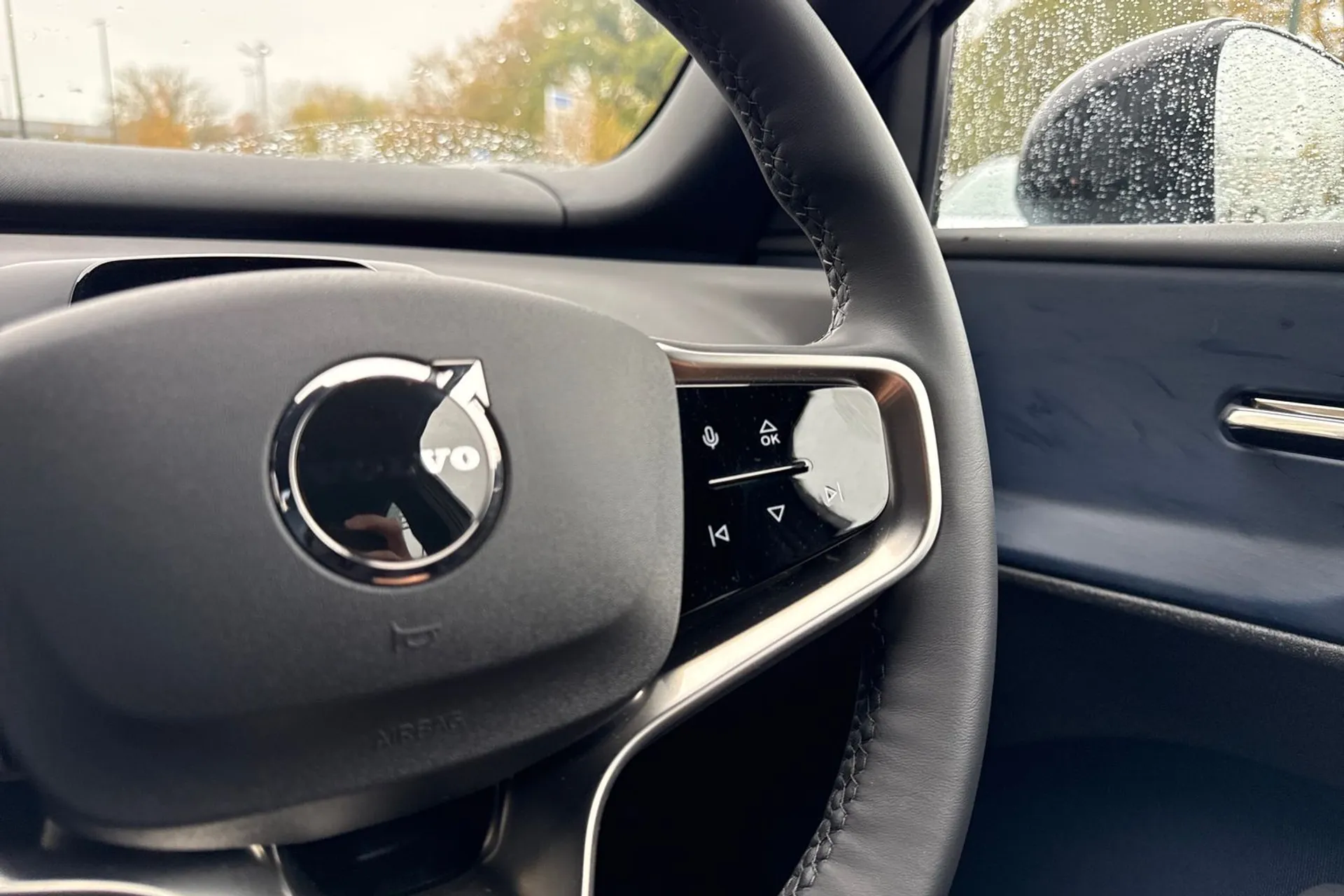 Volvo EX30 thumbnail image number 37