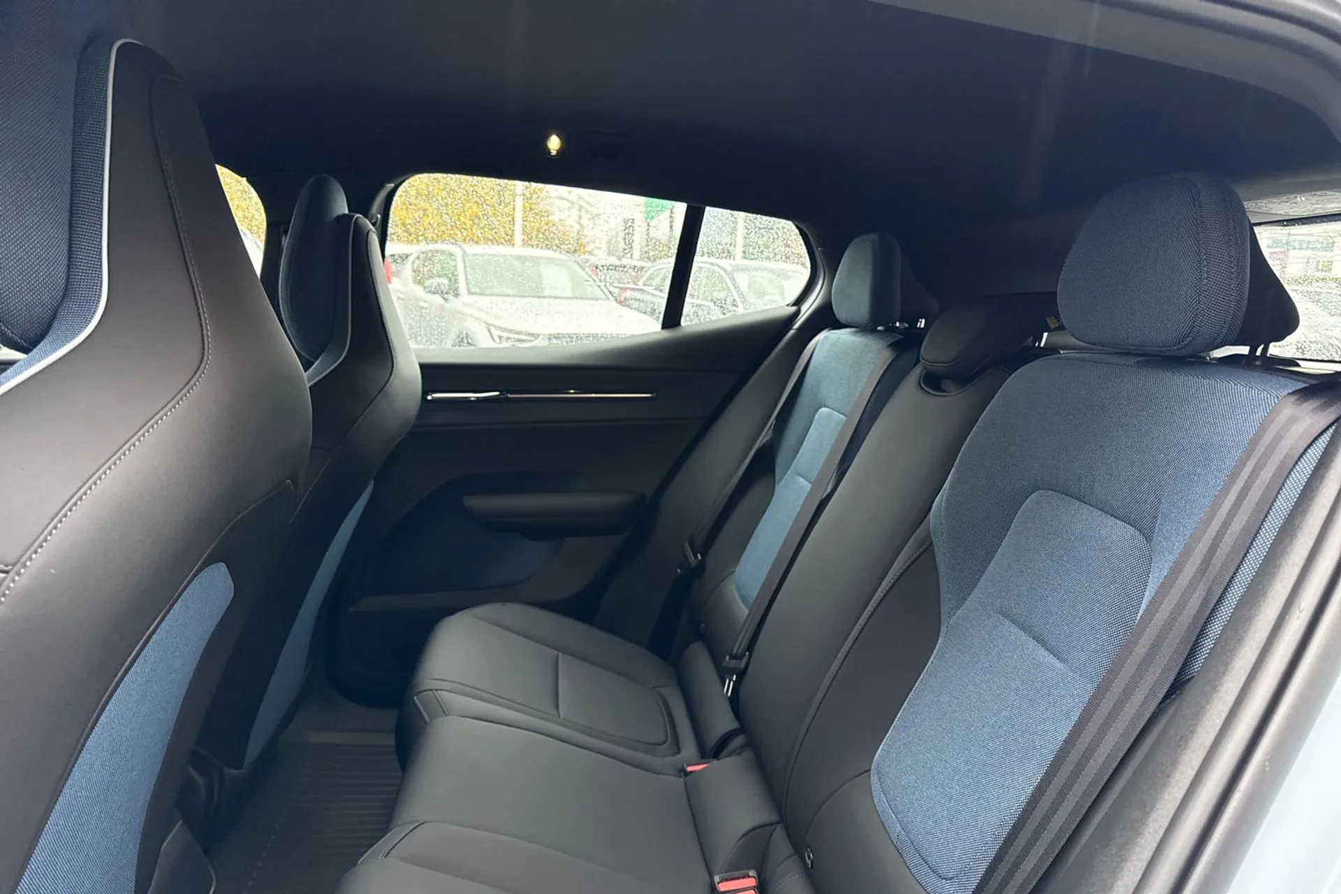 Volvo EX30 thumbnail image number 30