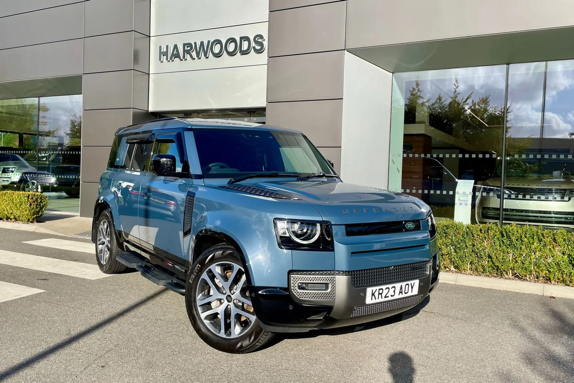 LAND ROVER DEFENDER focused image