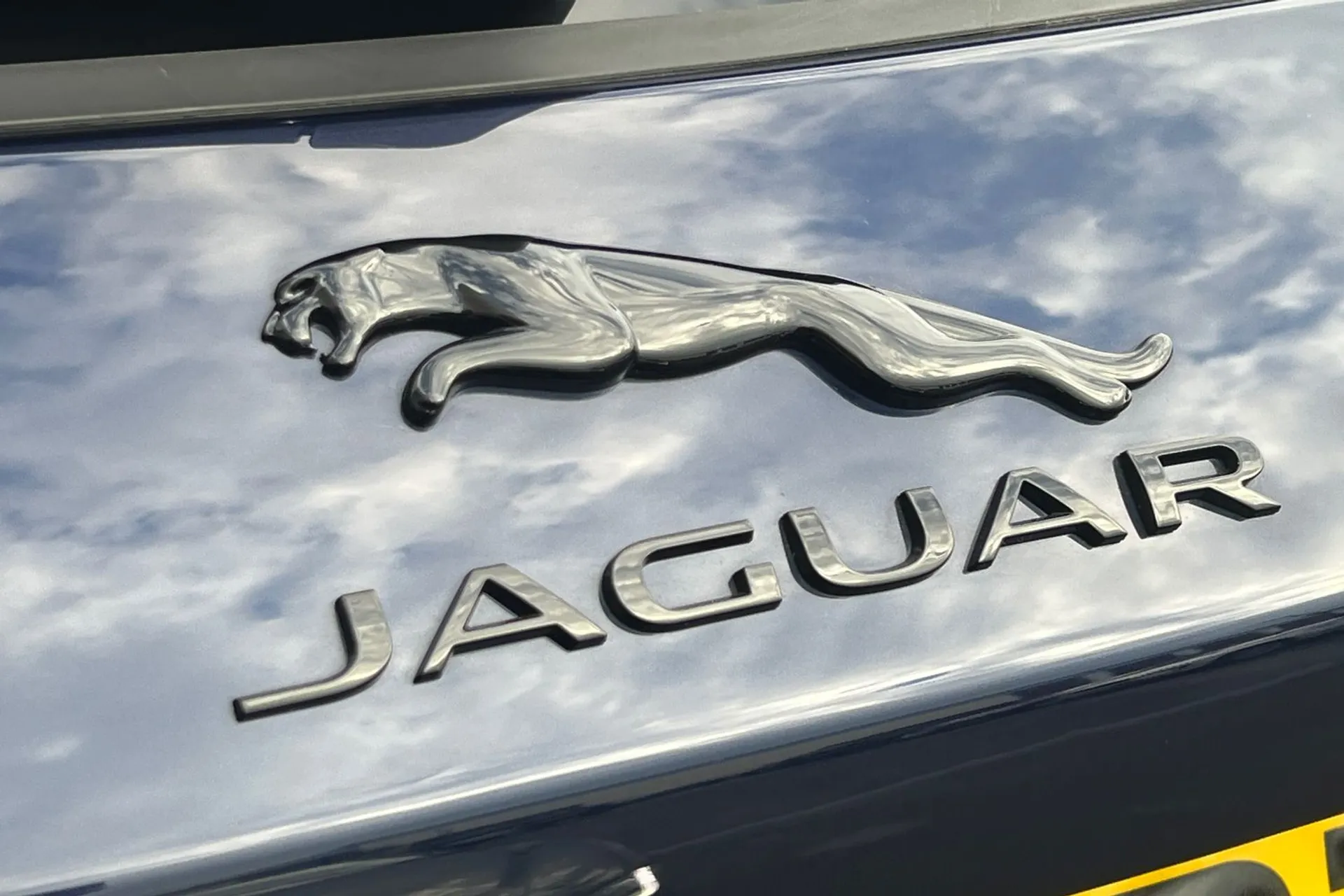 Jaguar F-PACE thumbnail image number 61