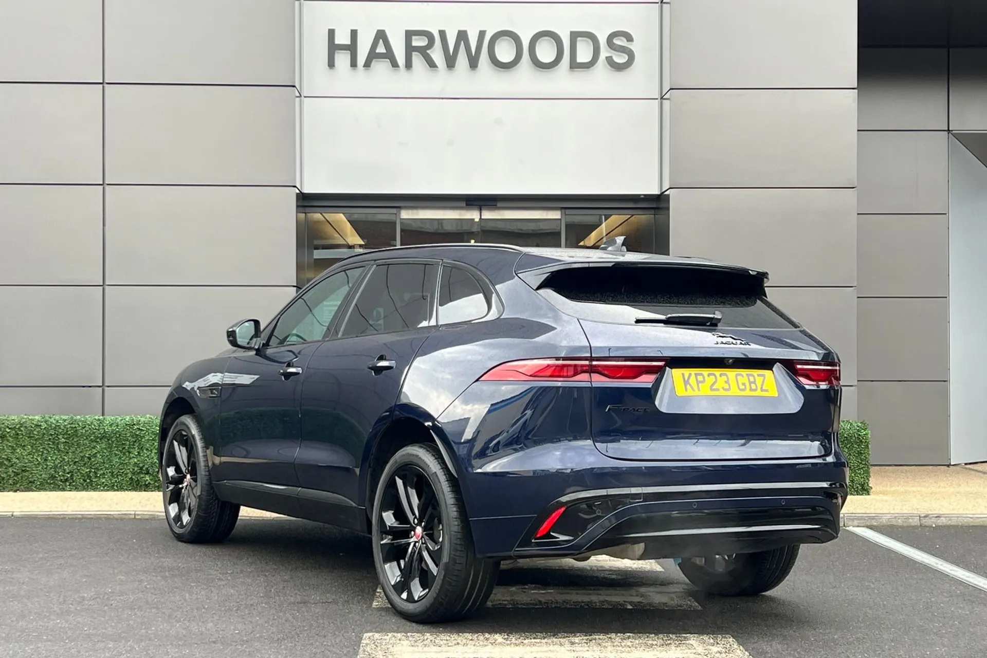 Jaguar F-PACE thumbnail image number 9