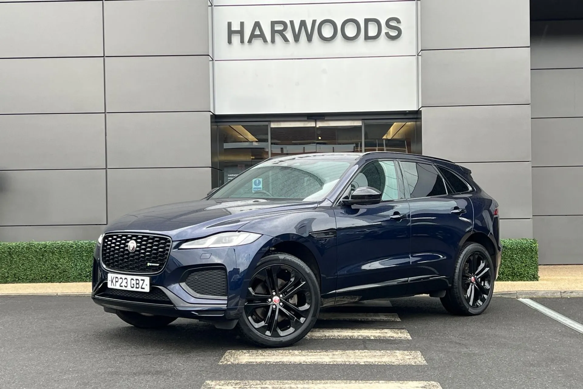 Jaguar F-PACE thumbnail image number 14