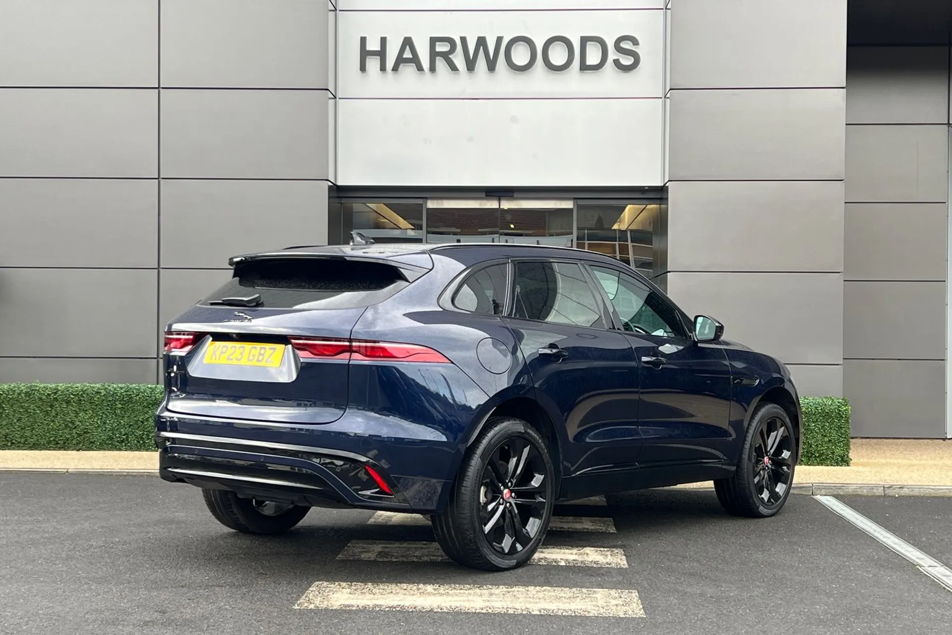 Jaguar F-PACE thumbnail image number 7