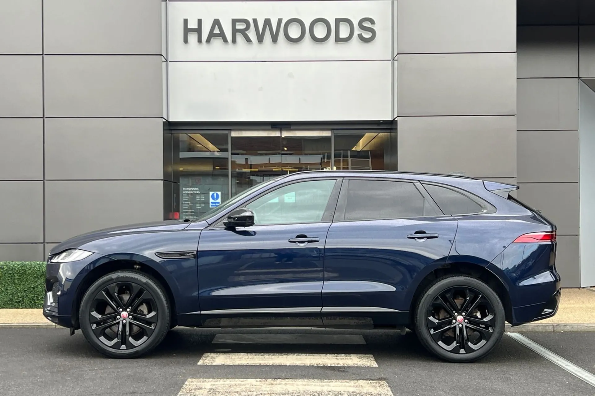 Jaguar F-PACE thumbnail image number 13