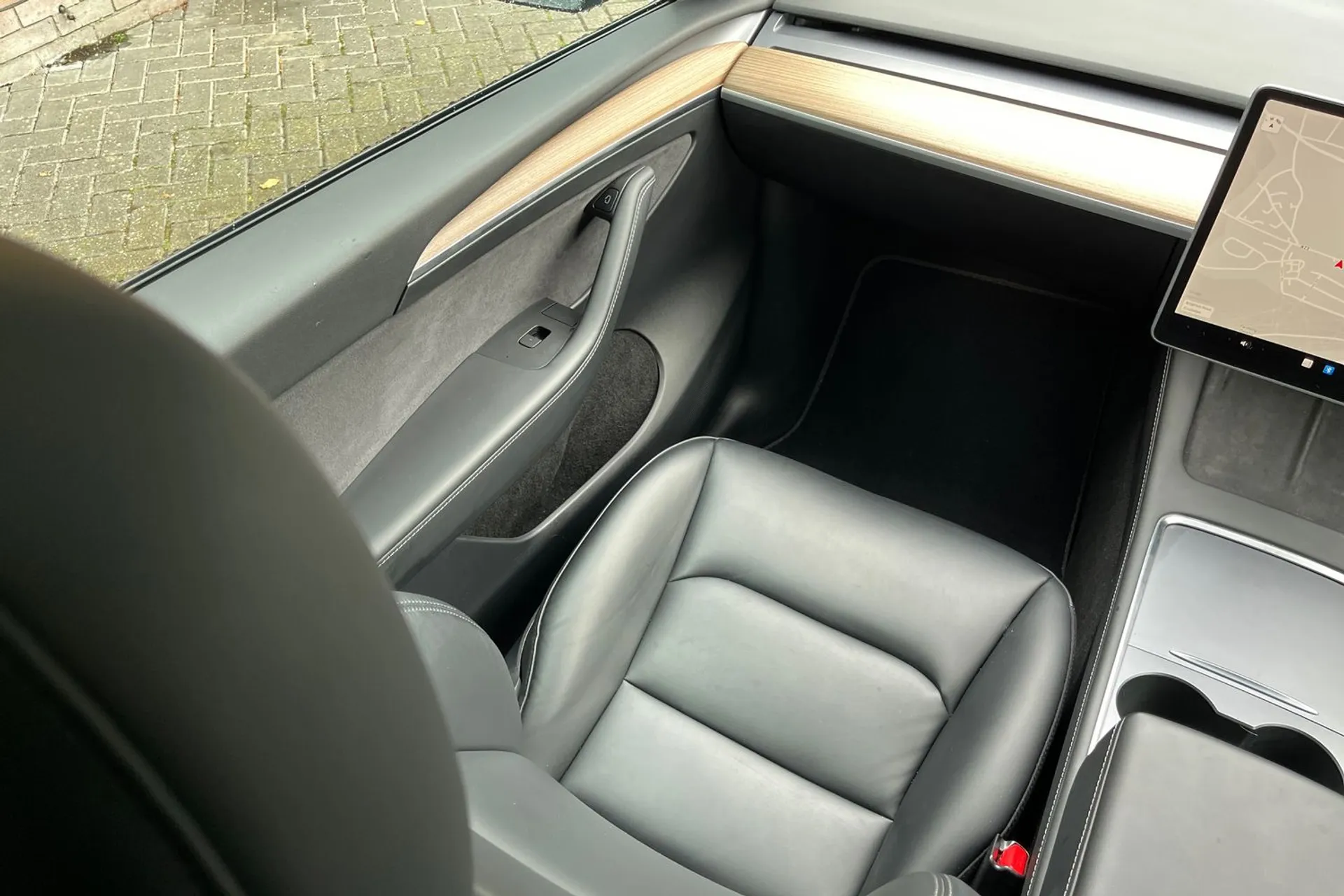 TESLA MODEL Y thumbnail image number 23