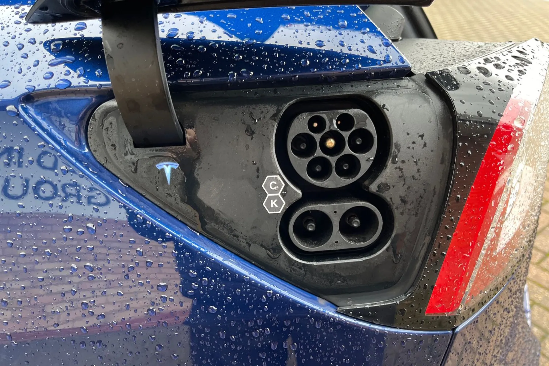 TESLA MODEL Y thumbnail image number 21