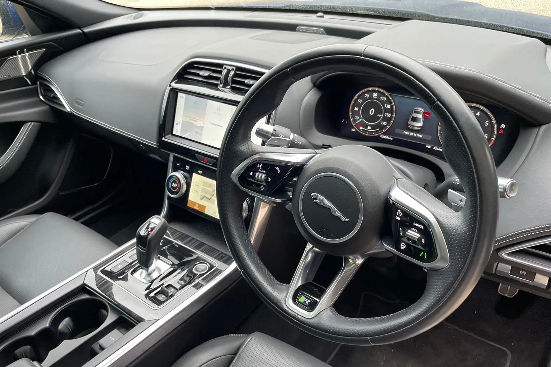 Jaguar XE thumbnail image number 24