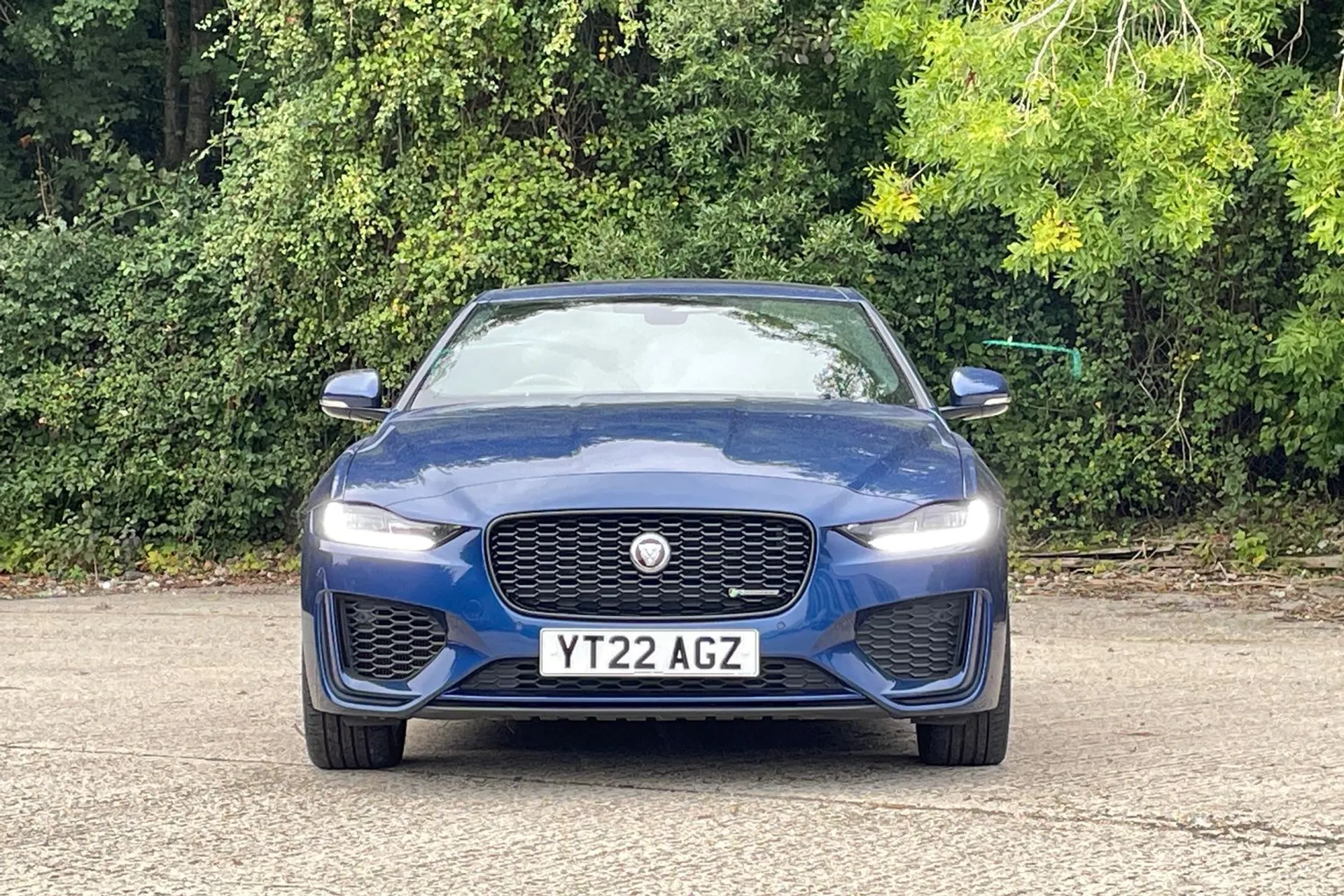 Jaguar XE thumbnail image number 11