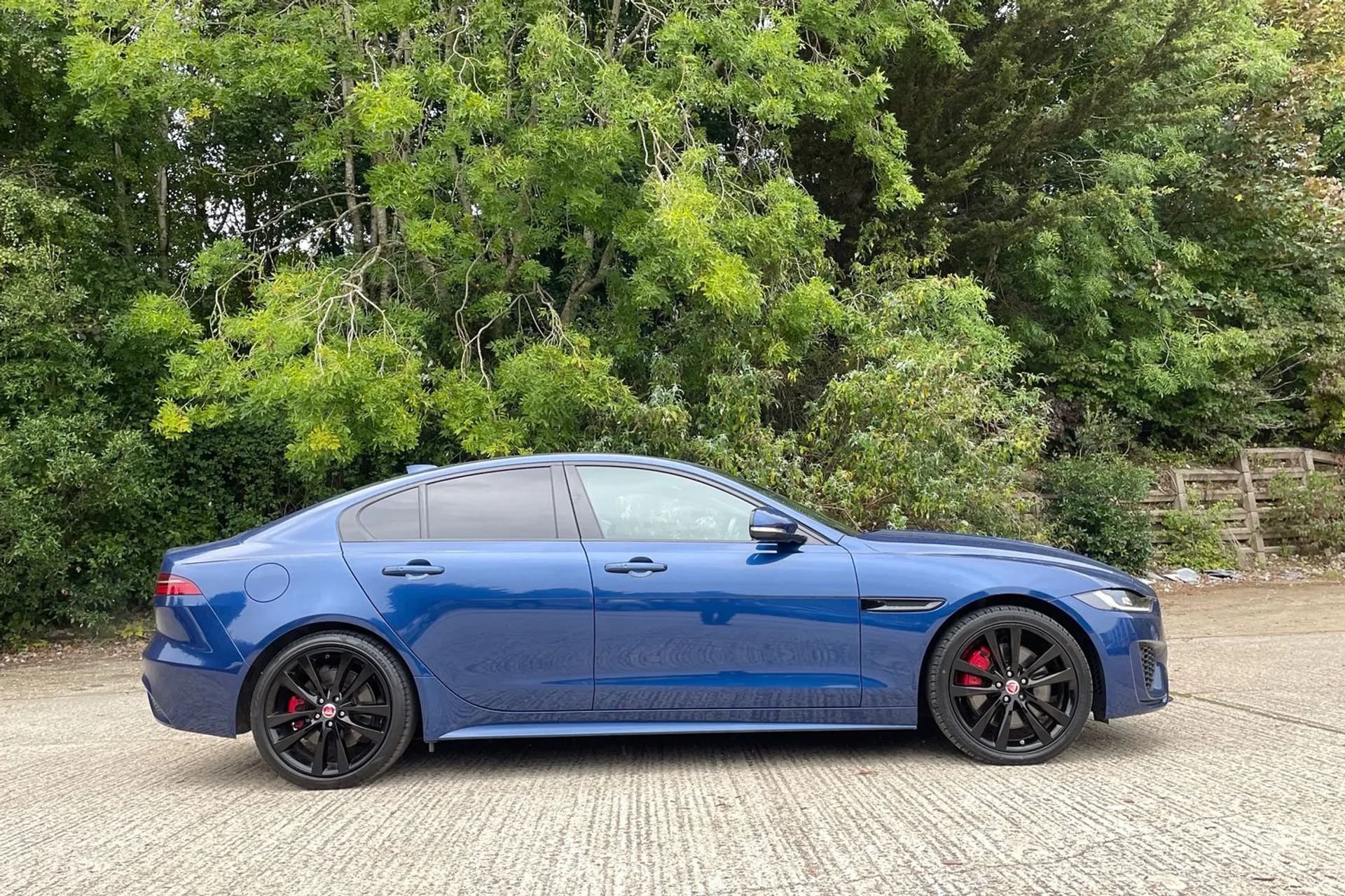 Jaguar XE thumbnail image number 2