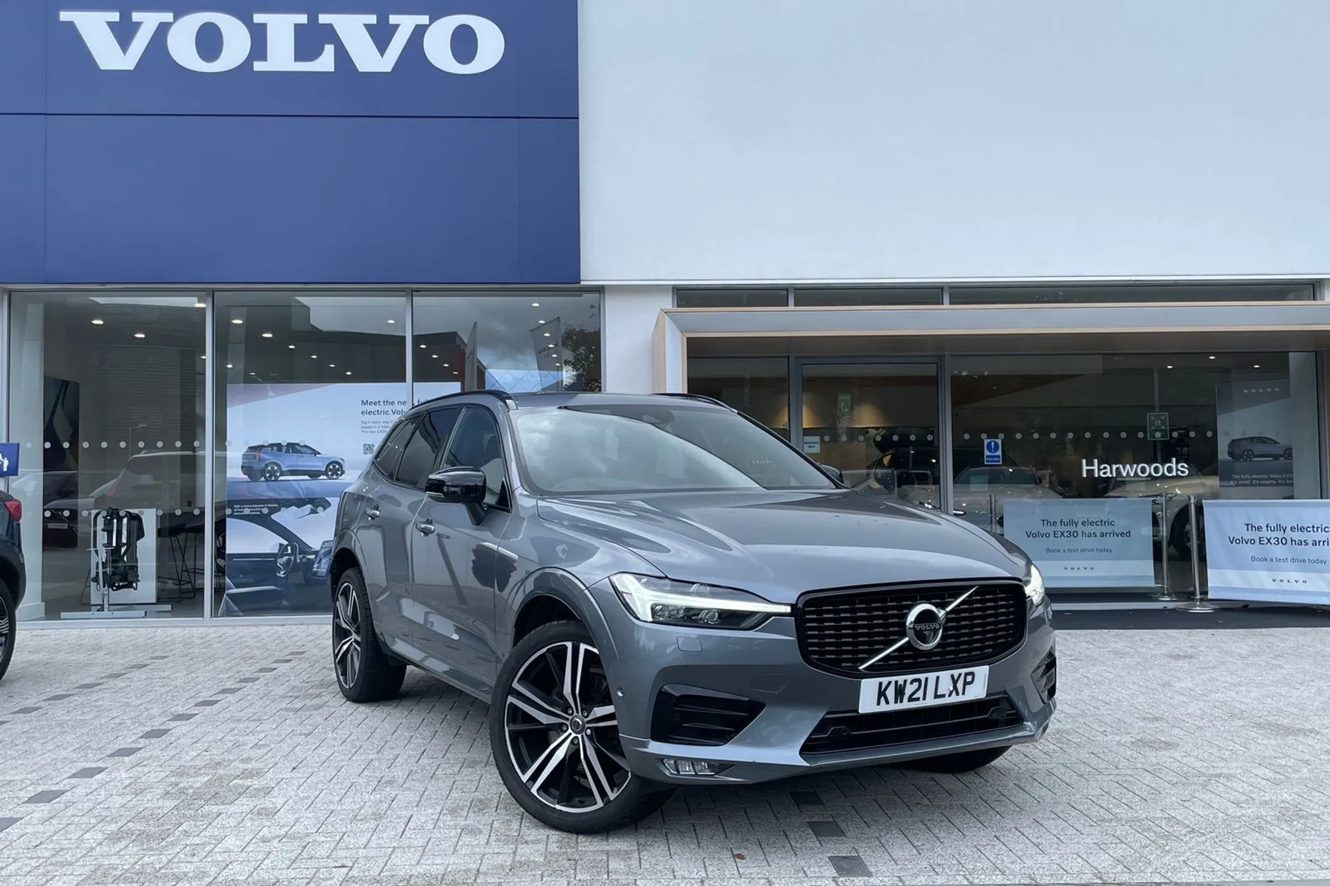 Volvo XC60 focused image