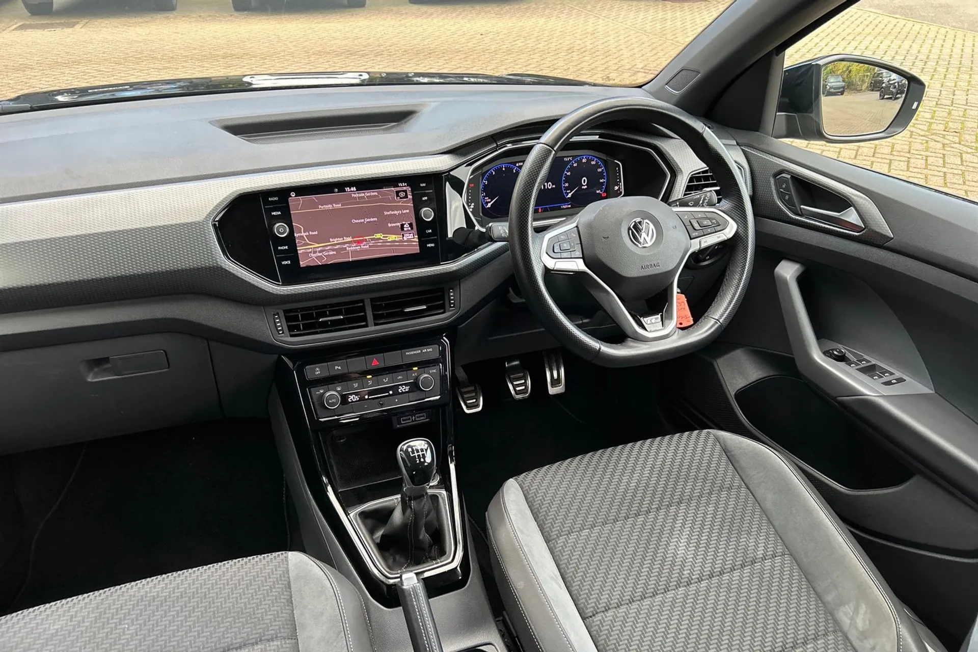 VOLKSWAGEN T-CROSS thumbnail image number 13