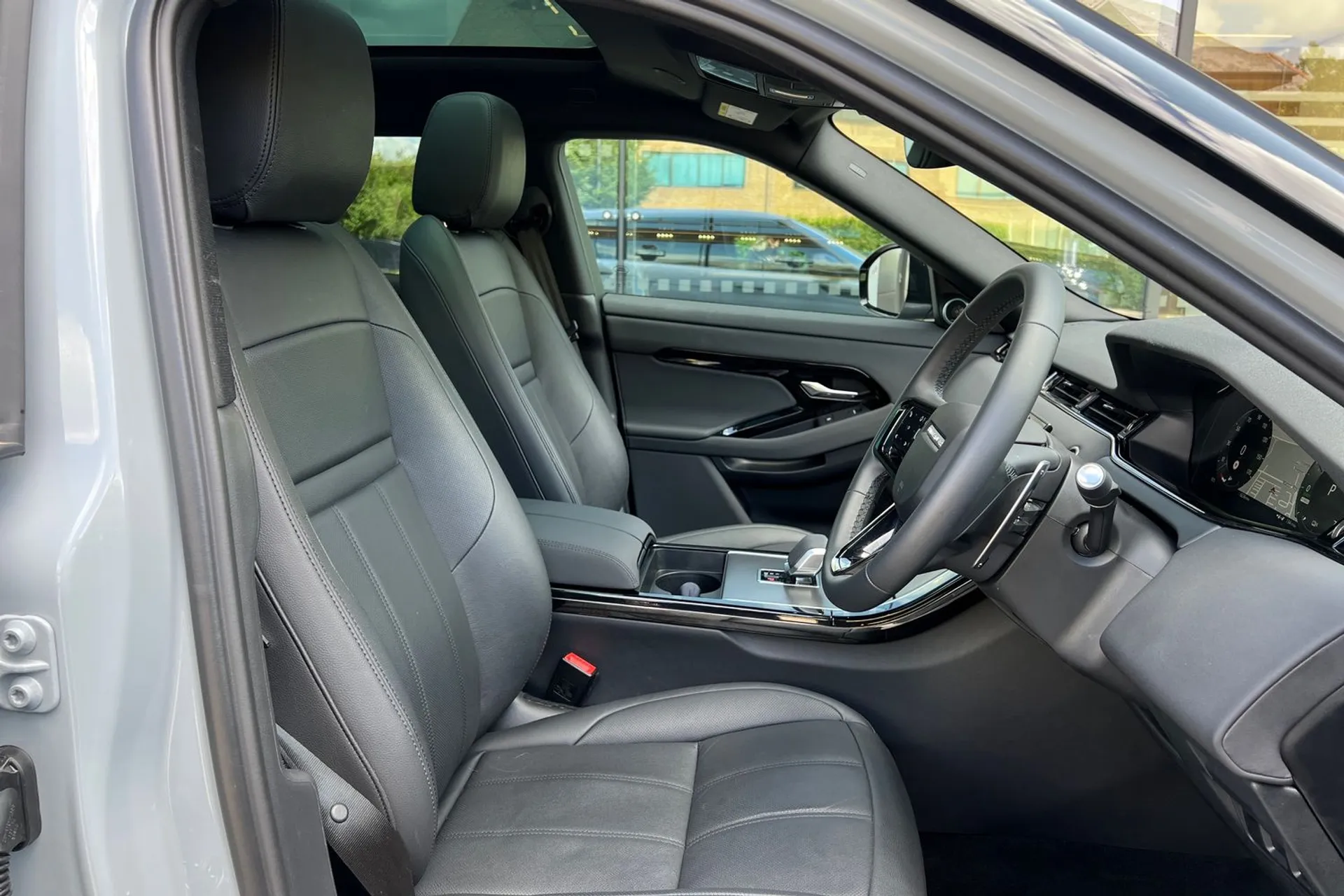 LAND ROVER RANGE ROVER EVOQUE thumbnail image number 37