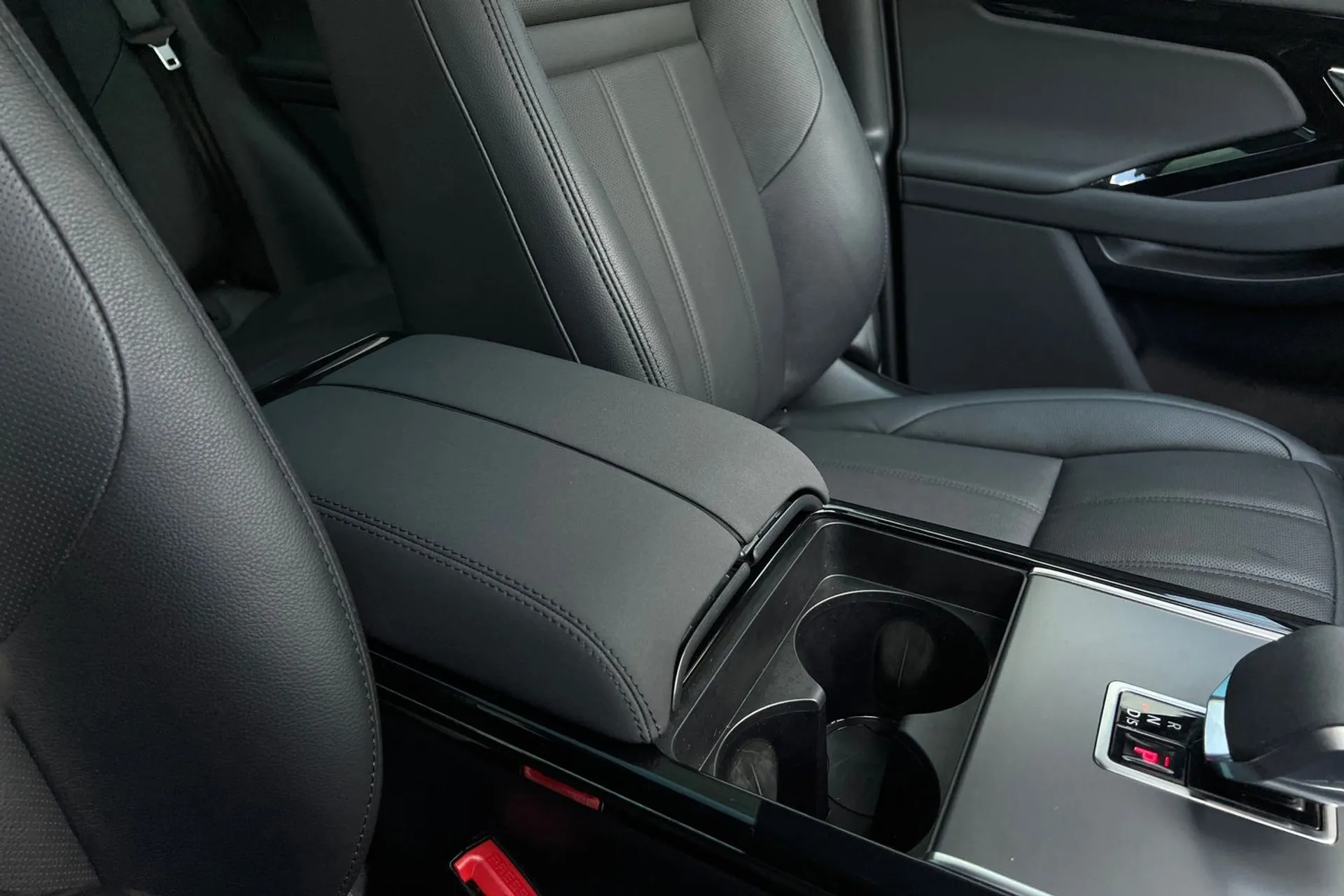 LAND ROVER RANGE ROVER EVOQUE thumbnail image number 39