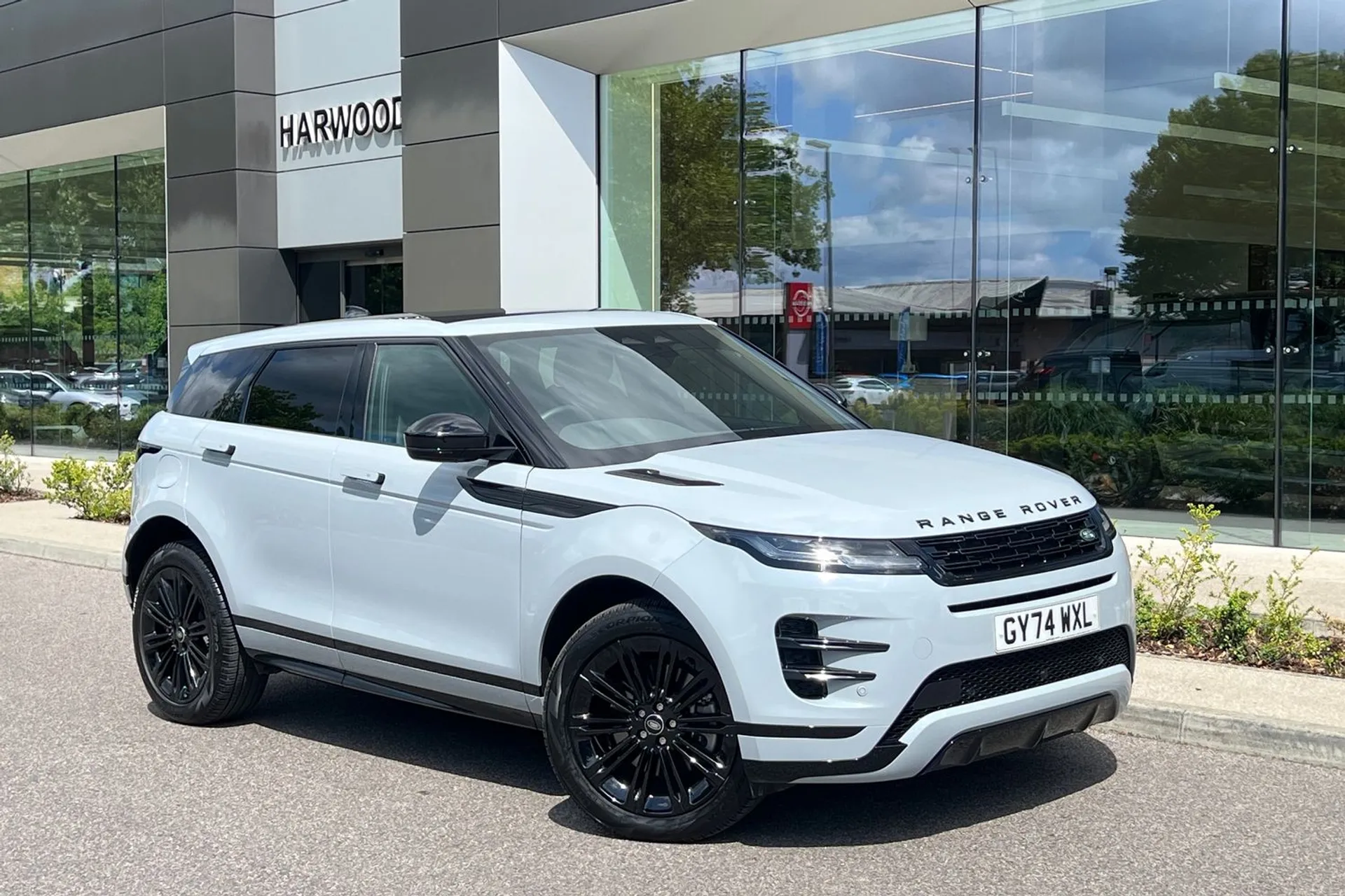 LAND ROVER RANGE ROVER EVOQUE focused image