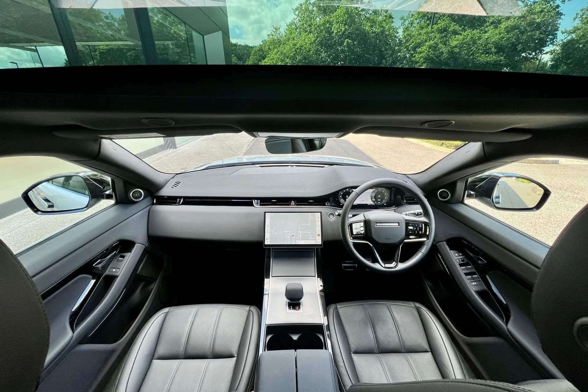 LAND ROVER RANGE ROVER EVOQUE thumbnail image number 3