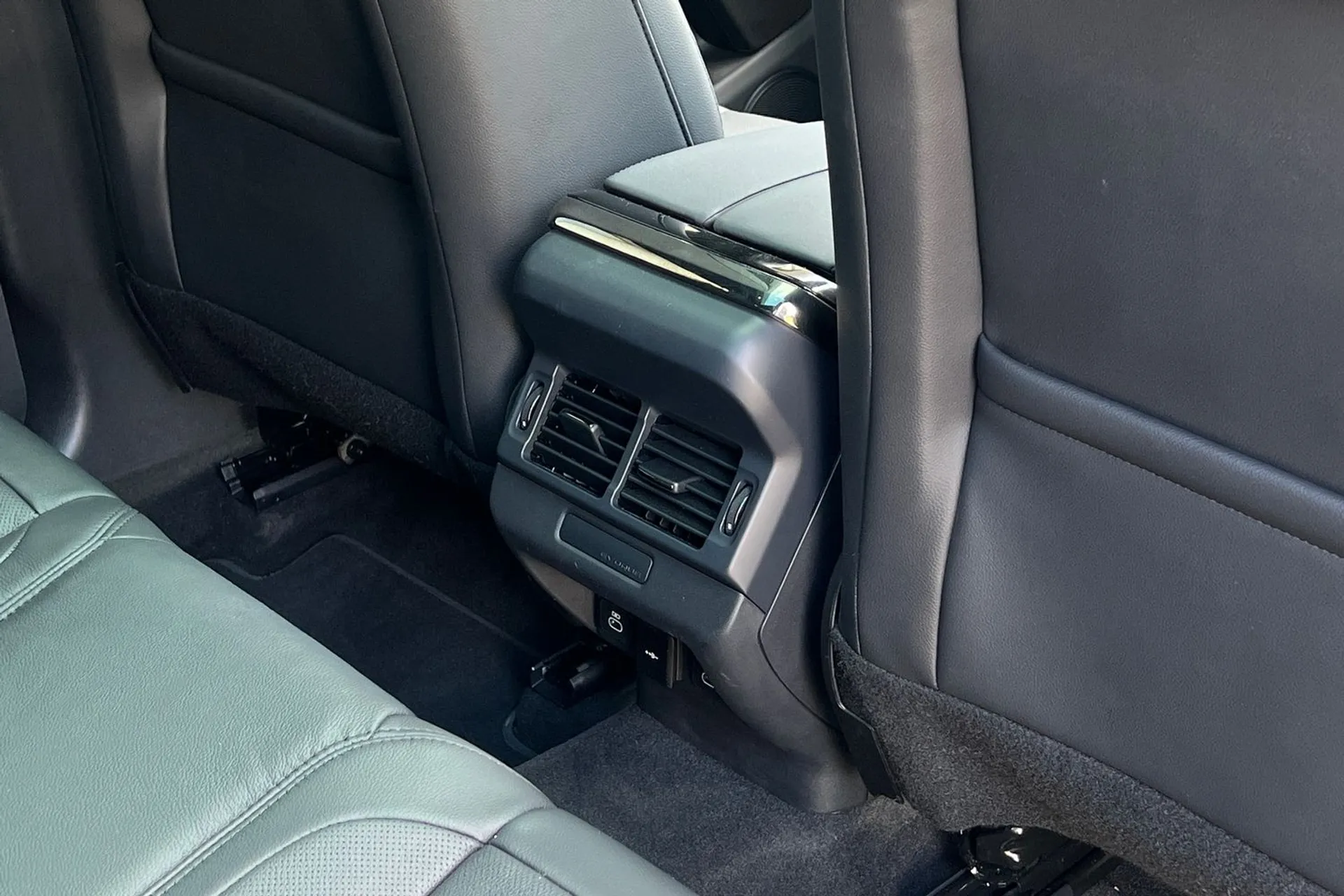LAND ROVER RANGE ROVER EVOQUE thumbnail image number 34