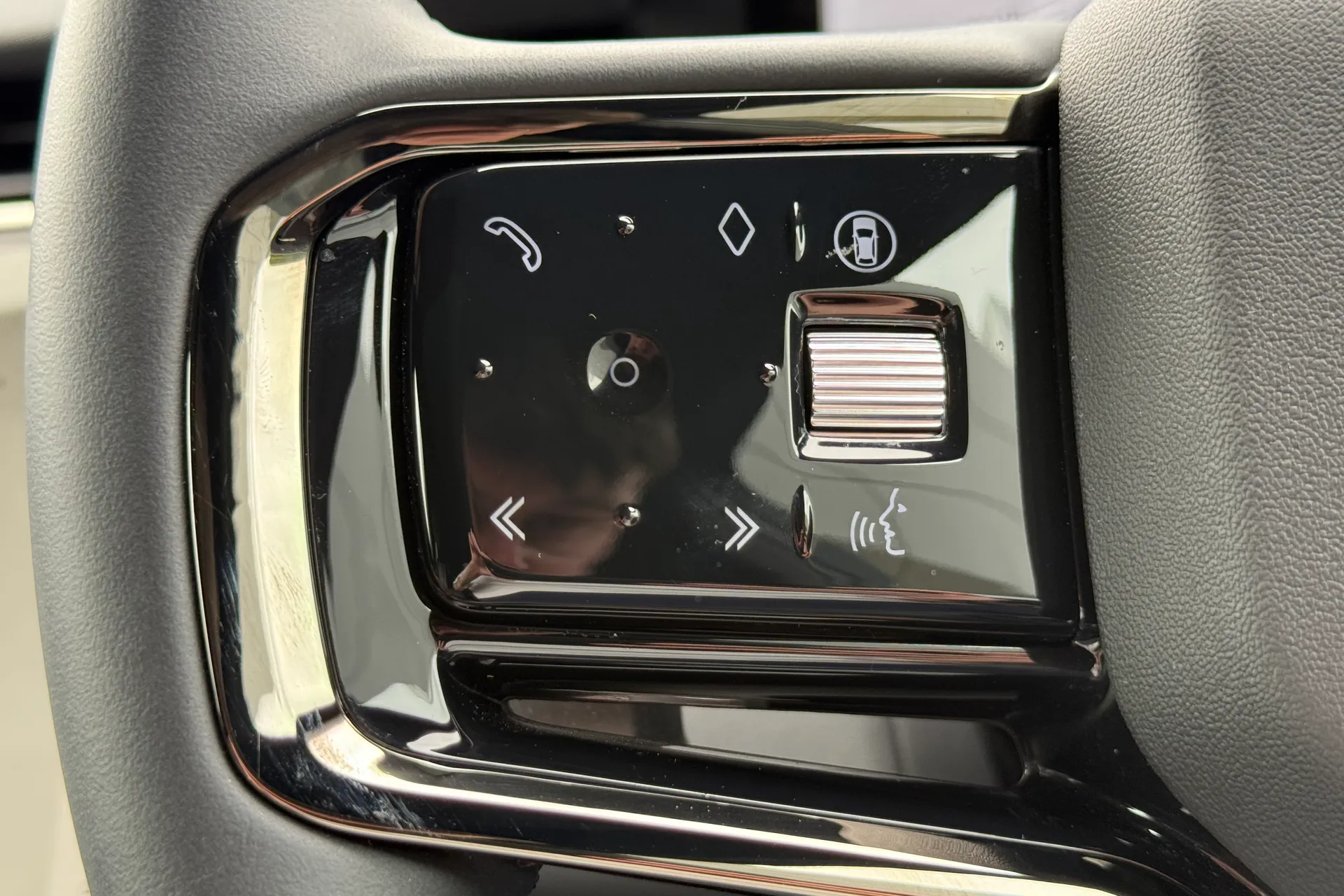 LAND ROVER RANGE ROVER EVOQUE thumbnail image number 25