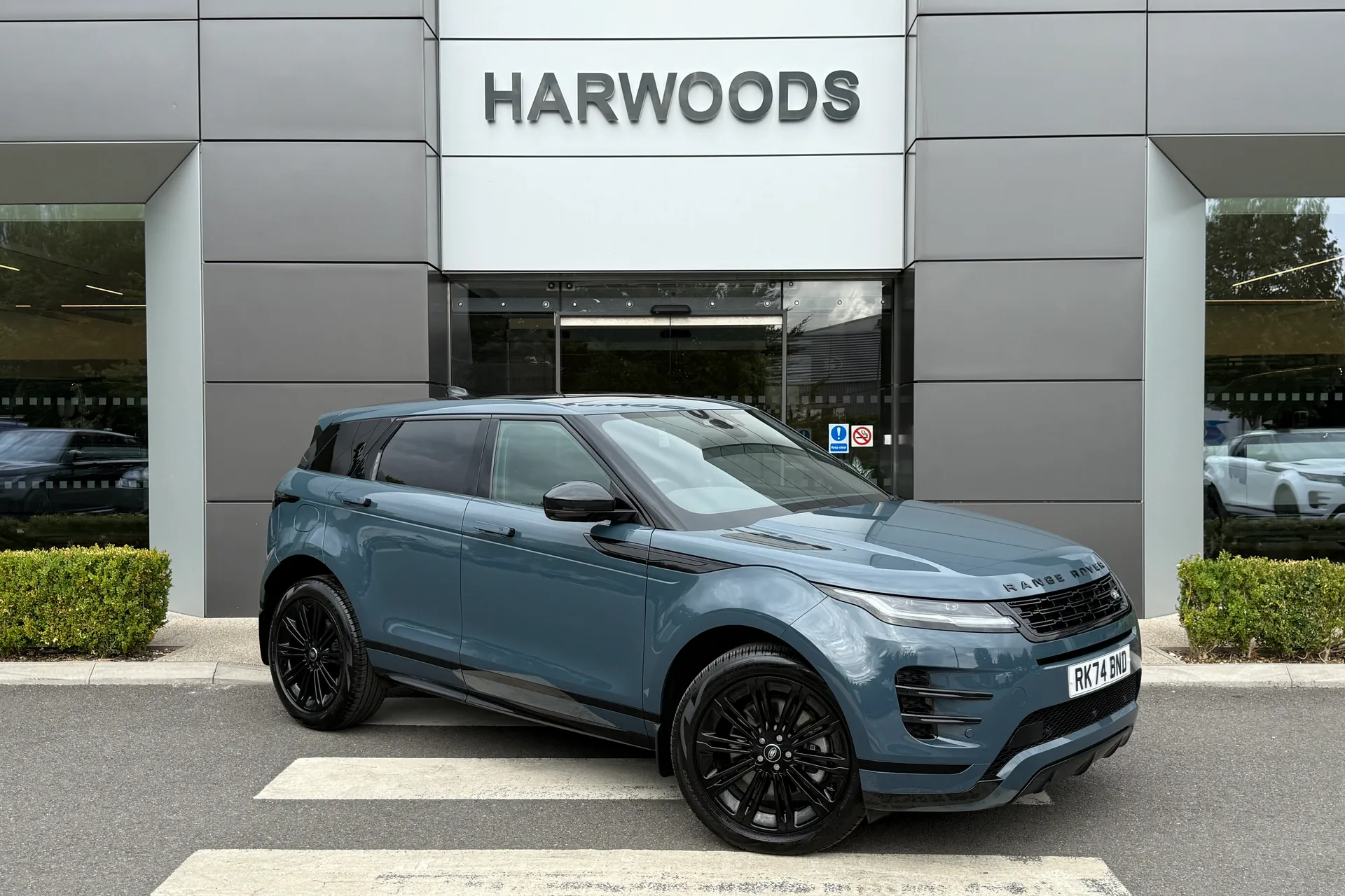 LAND ROVER RANGE ROVER EVOQUE focused image