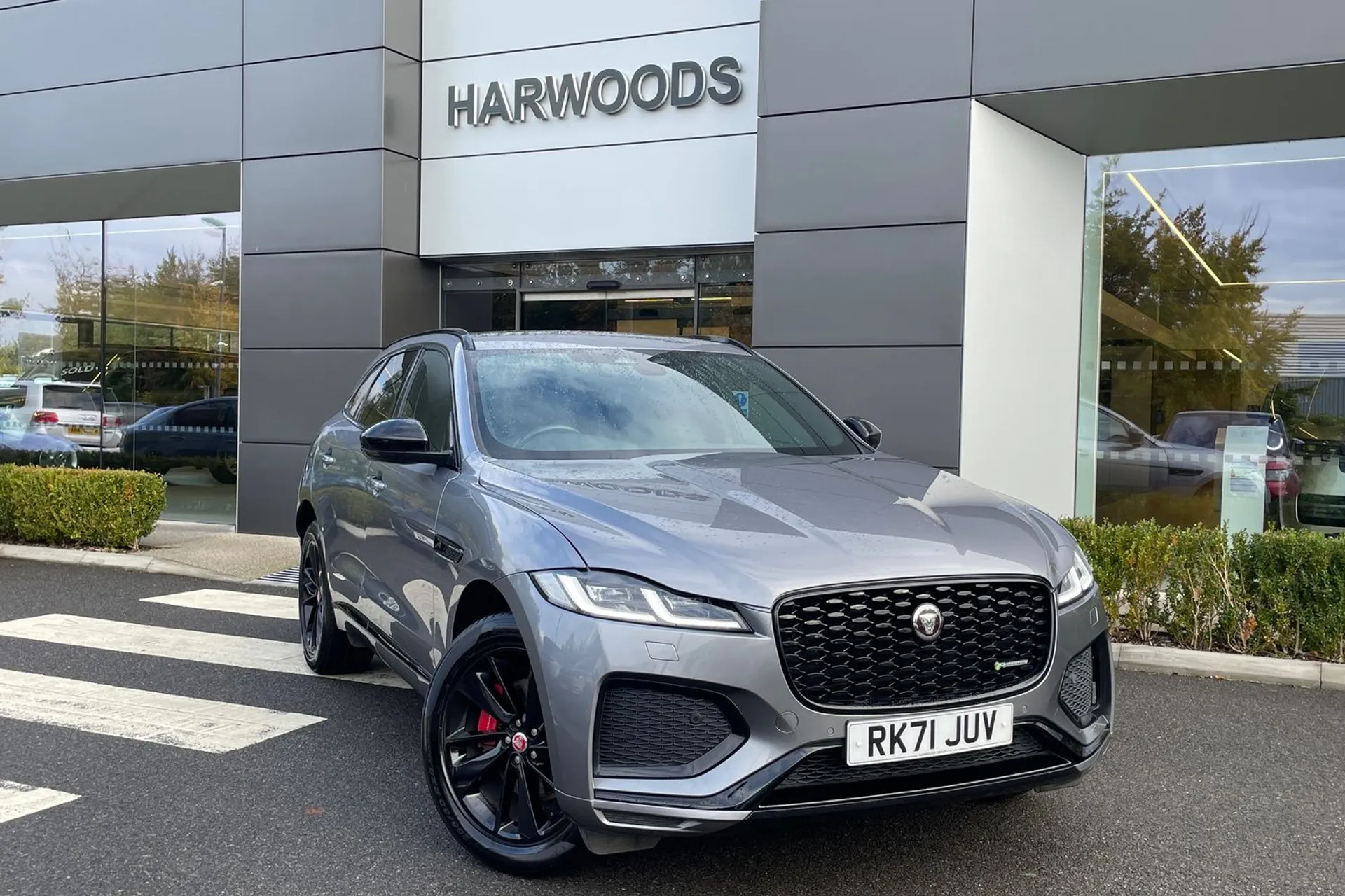 Jaguar F-PACE focused image