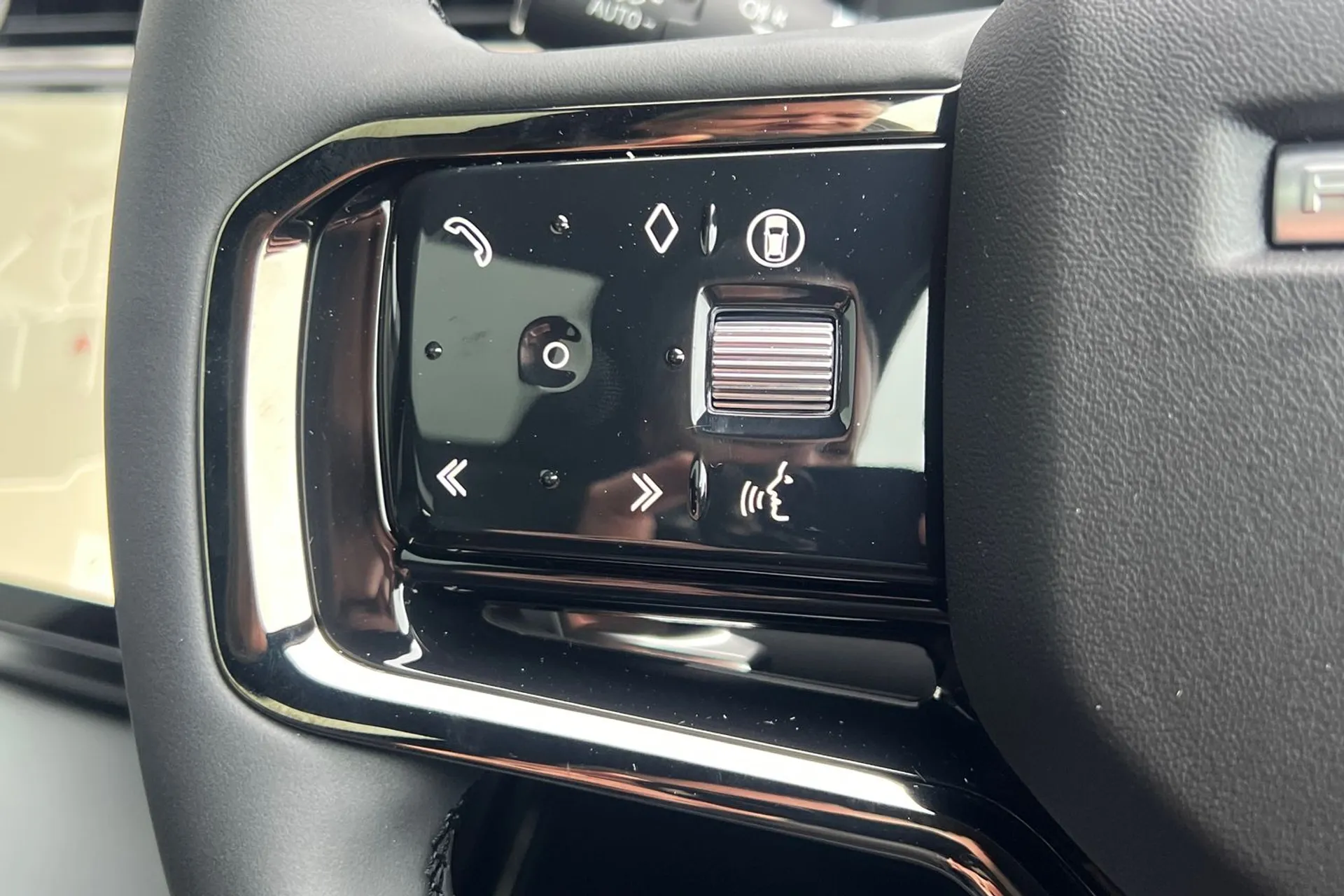 LAND ROVER RANGE ROVER EVOQUE thumbnail image number 21