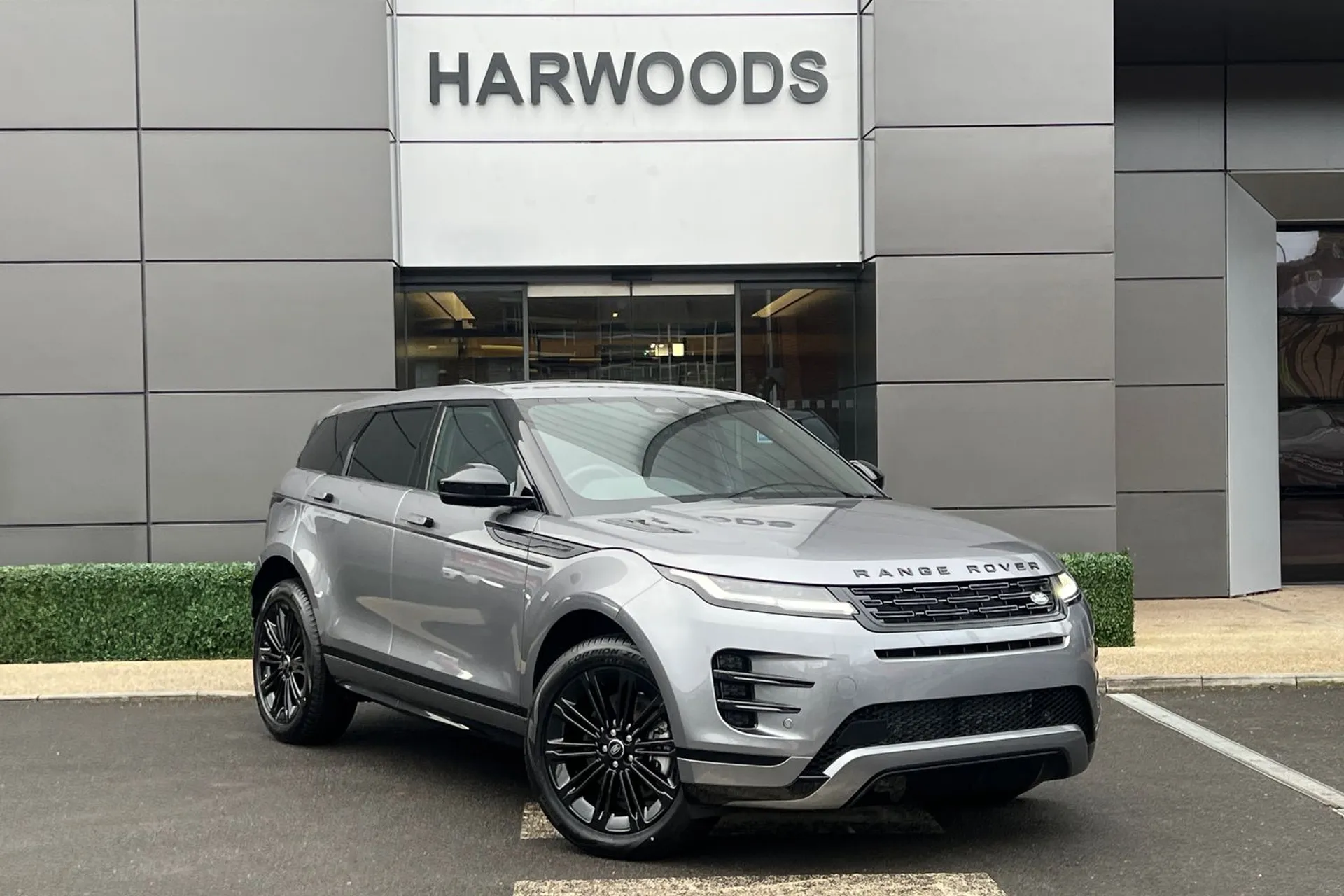 LAND ROVER RANGE ROVER EVOQUE focused image