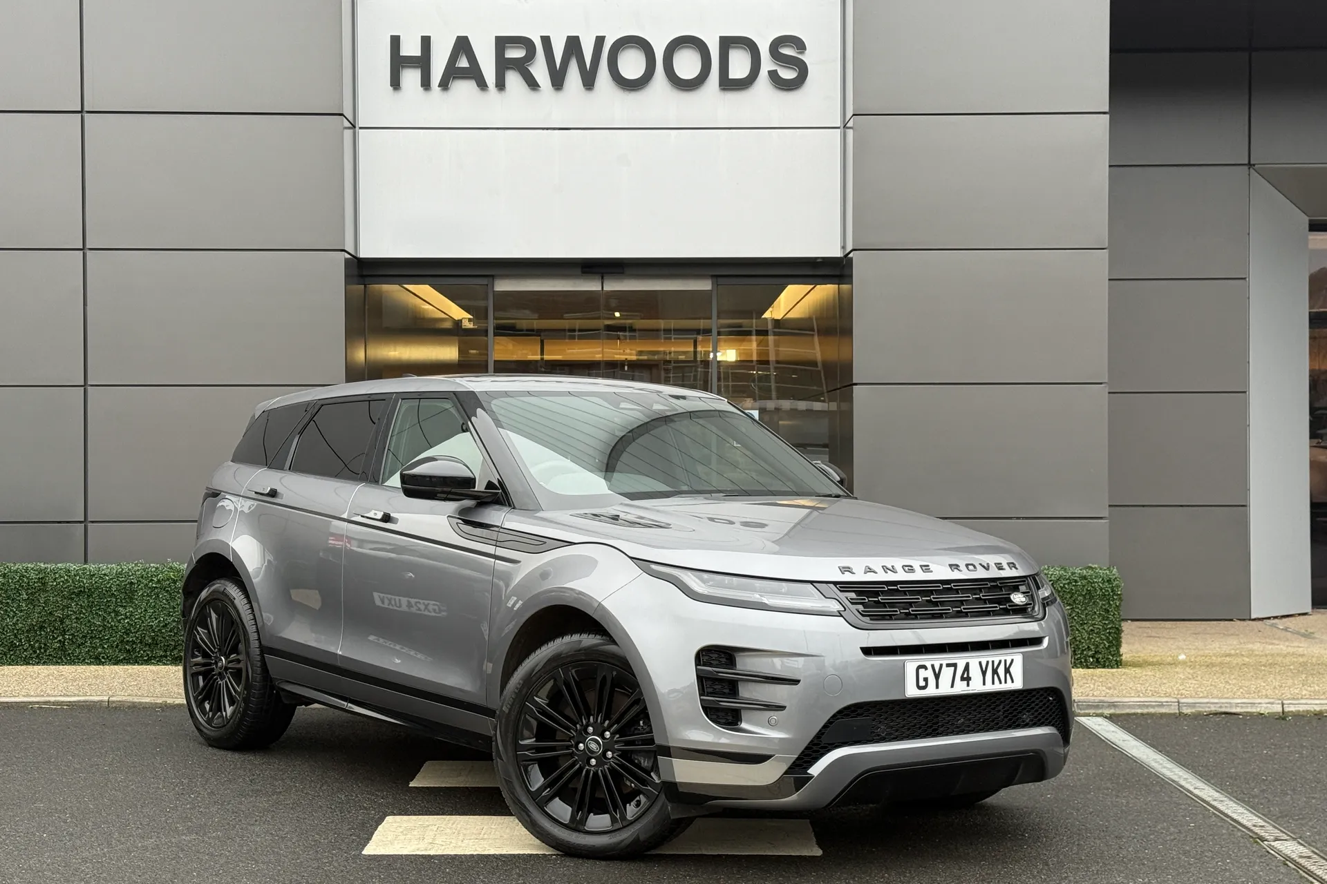 LAND ROVER RANGE ROVER EVOQUE focused image