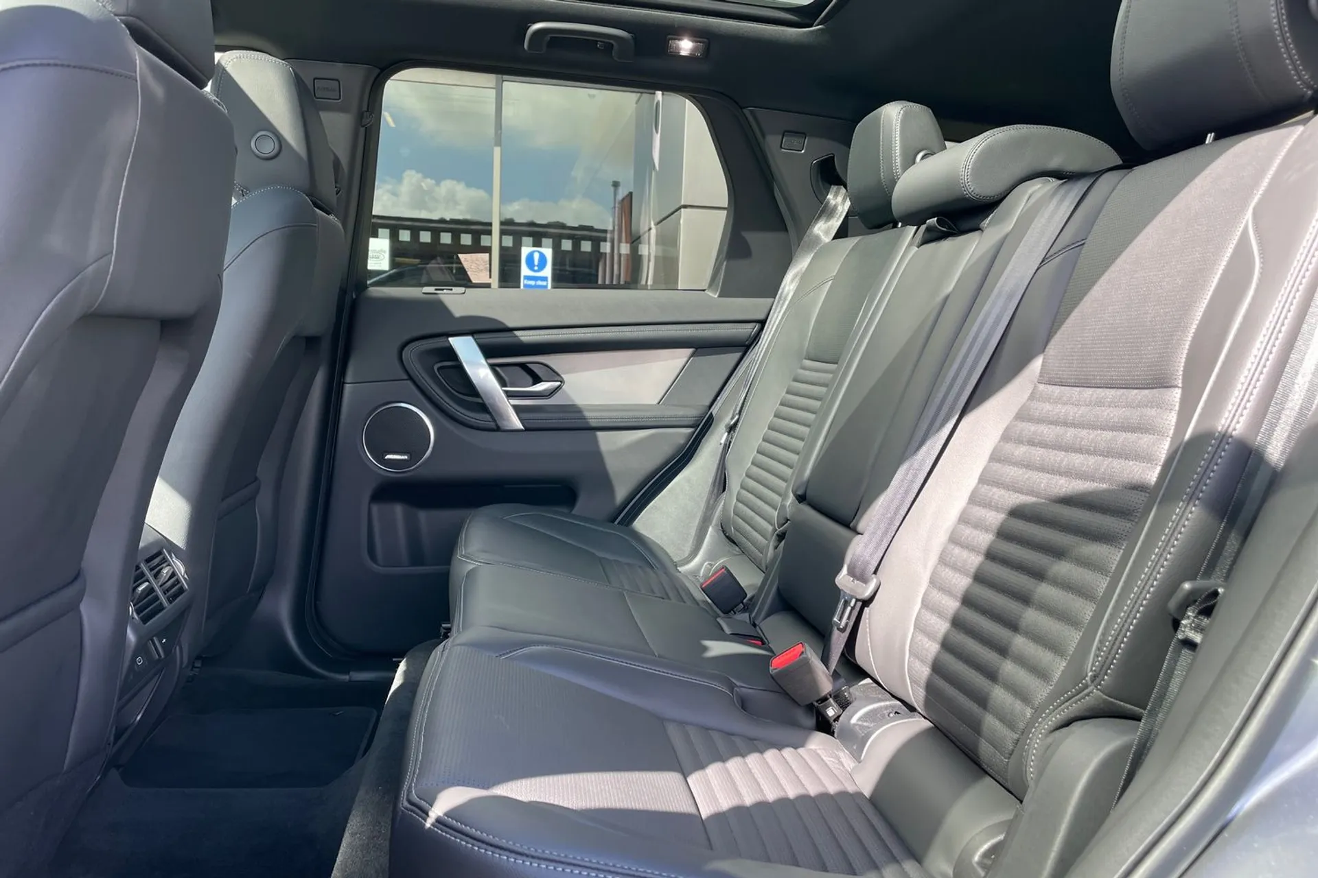 LAND ROVER DISCOVERY SPORT thumbnail image number 36