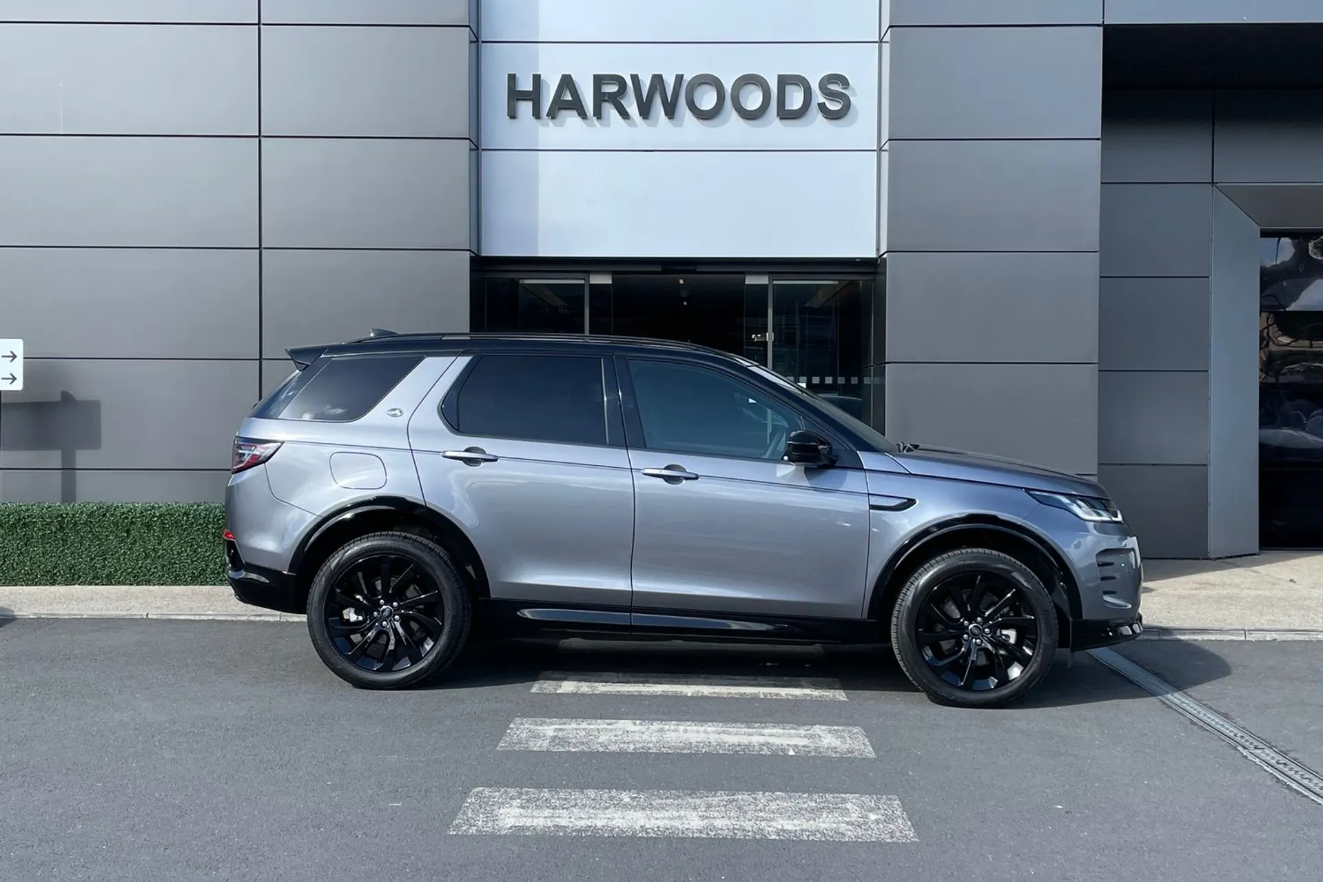 LAND ROVER DISCOVERY SPORT thumbnail image number 2