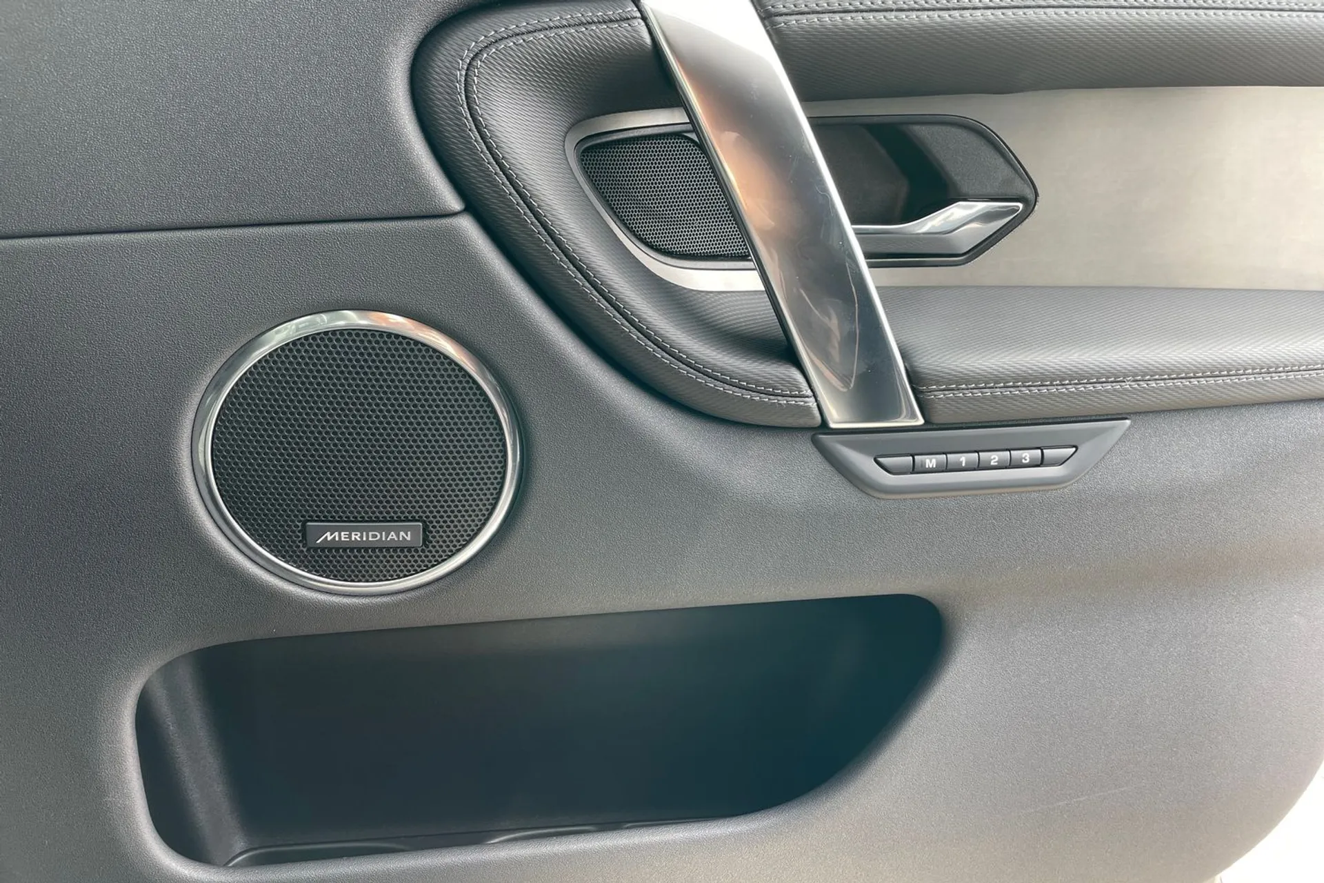 LAND ROVER DISCOVERY SPORT thumbnail image number 48