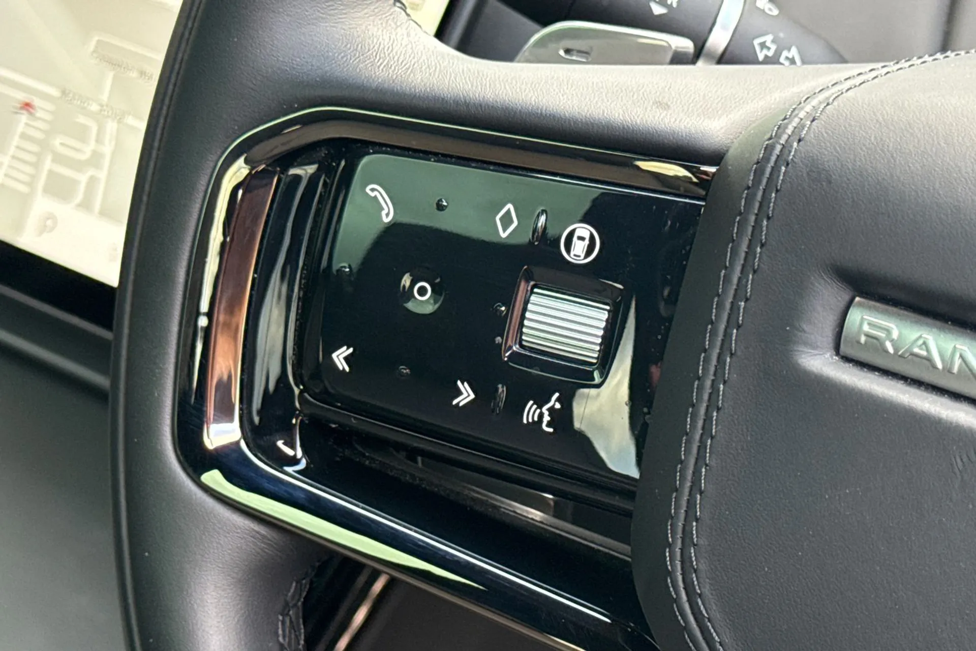 LAND ROVER RANGE ROVER EVOQUE thumbnail image number 42