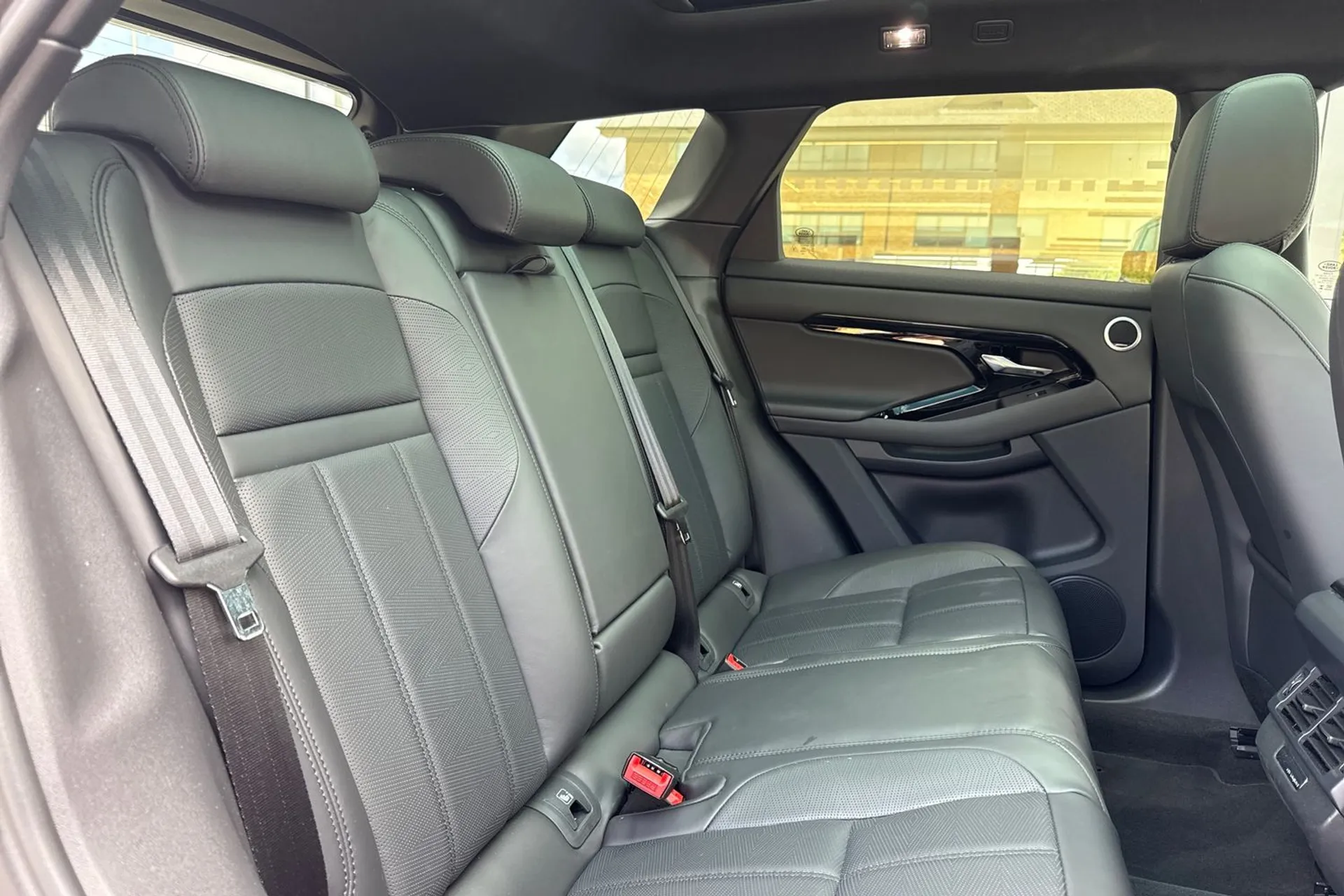 LAND ROVER RANGE ROVER EVOQUE thumbnail image number 32