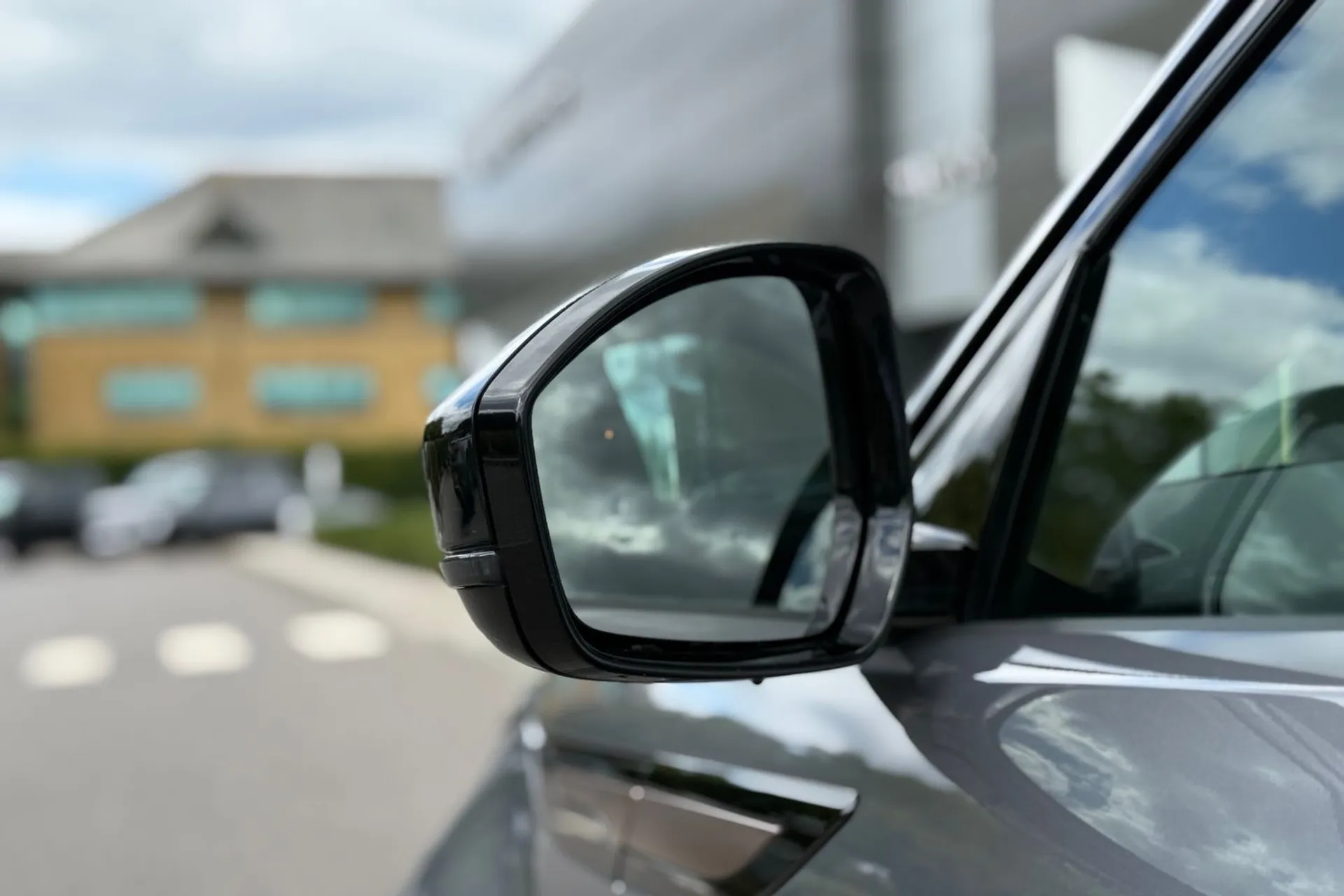 LAND ROVER RANGE ROVER EVOQUE thumbnail image number 11