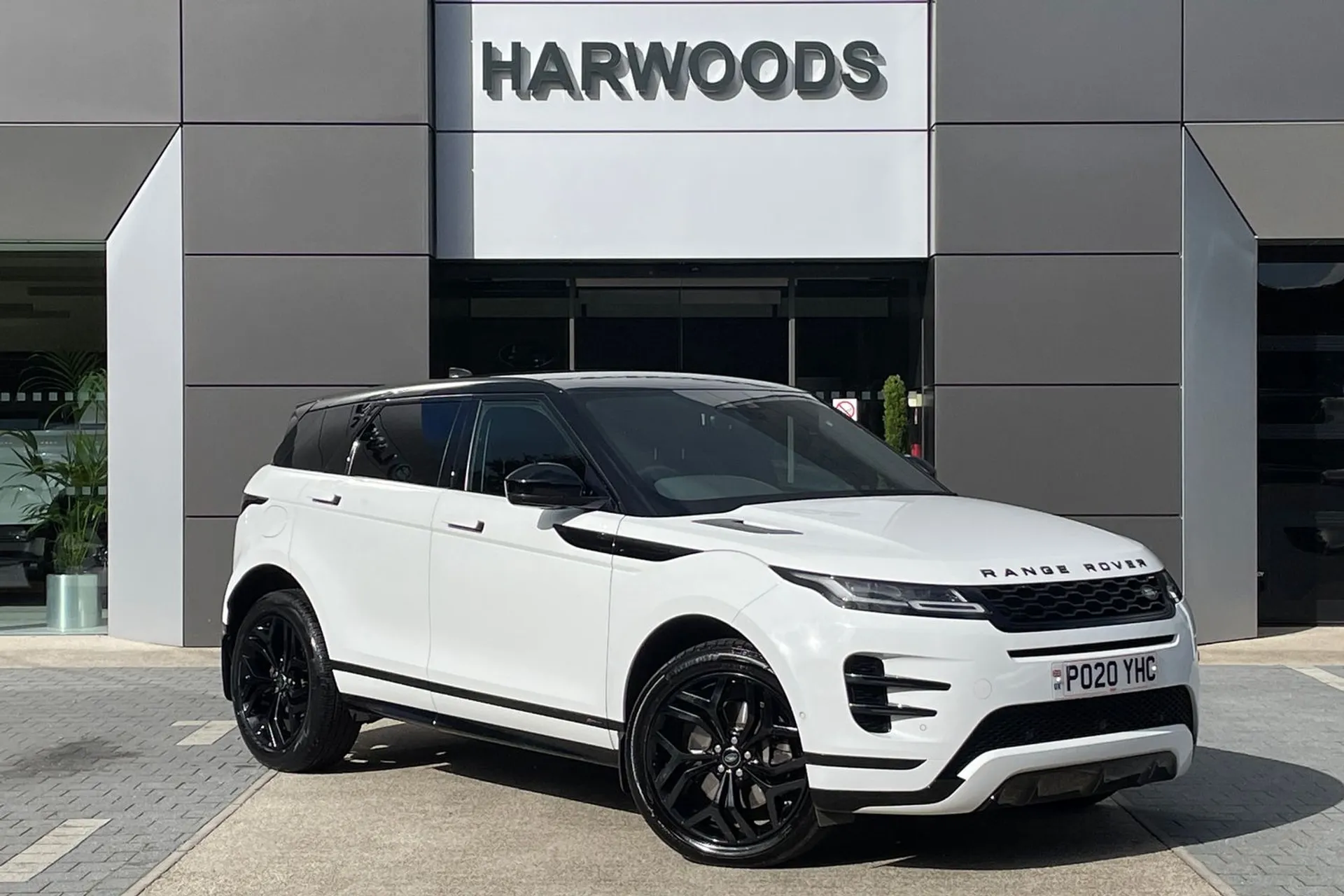 LAND ROVER RANGE ROVER EVOQUE focused image