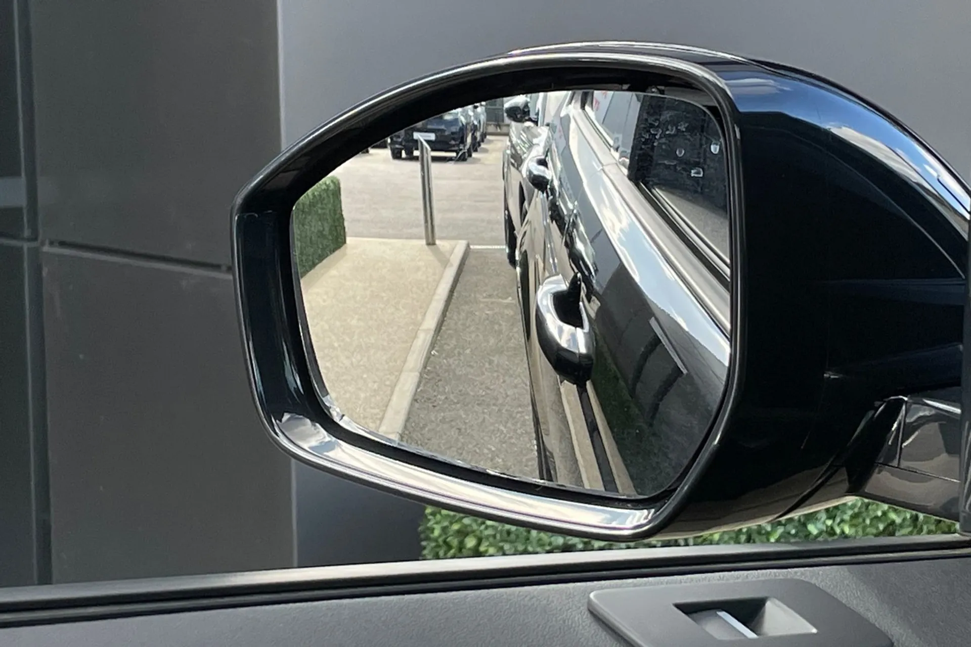 LAND ROVER DISCOVERY SPORT thumbnail image number 28