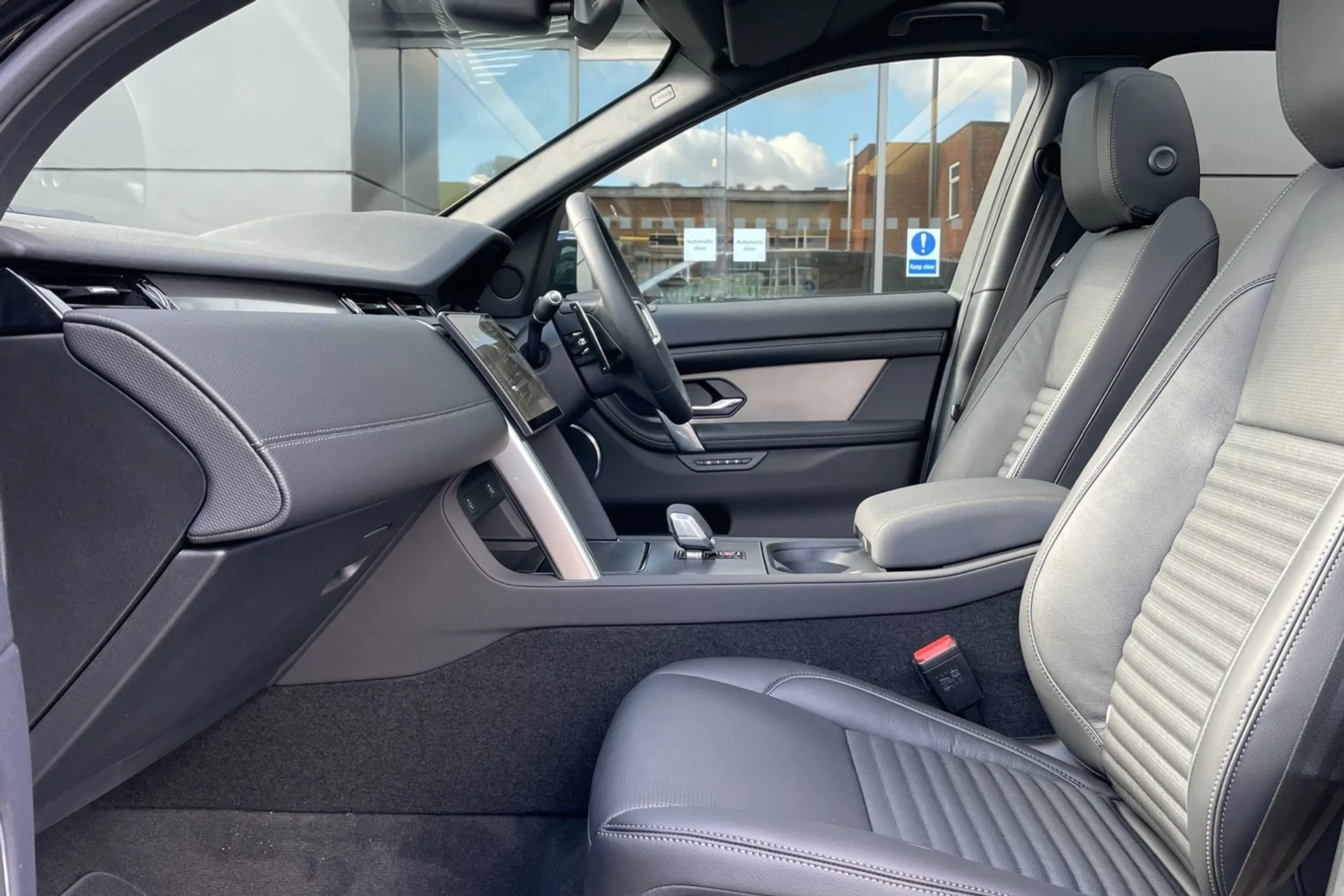 LAND ROVER DISCOVERY SPORT thumbnail image number 38