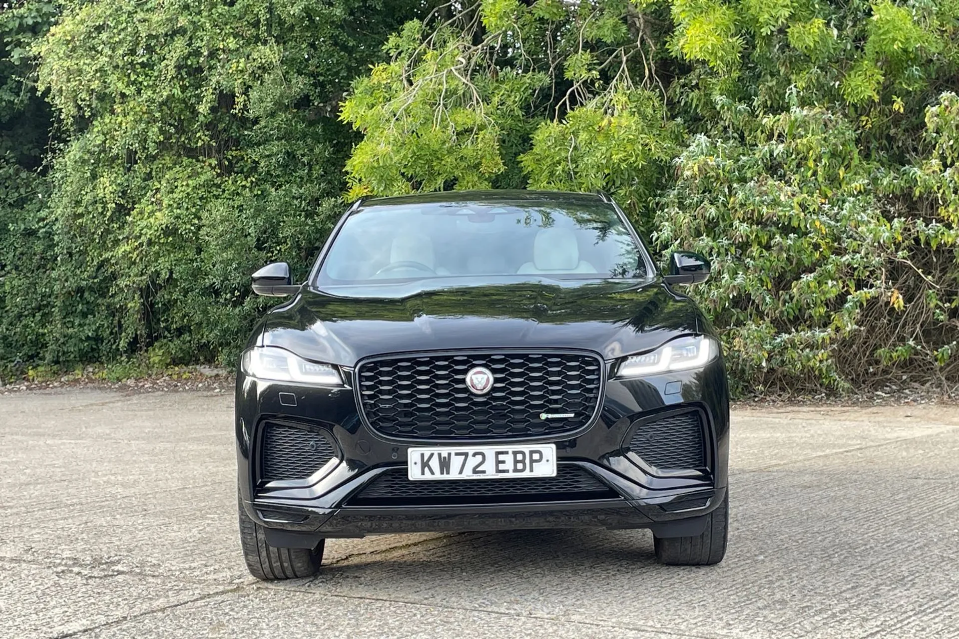 Jaguar F-PACE thumbnail image number 12