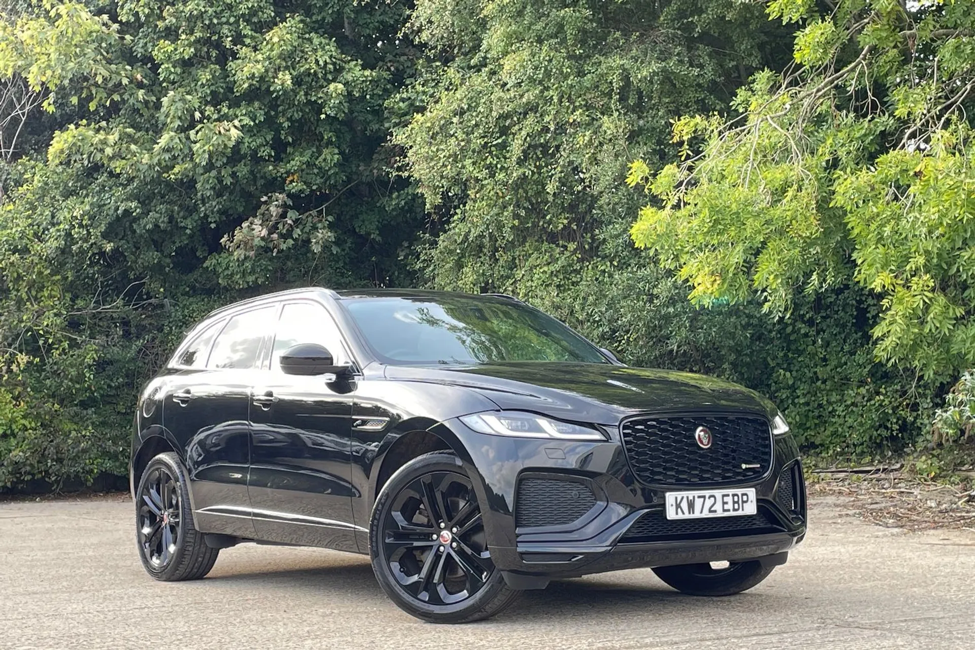 Jaguar F-PACE focused image